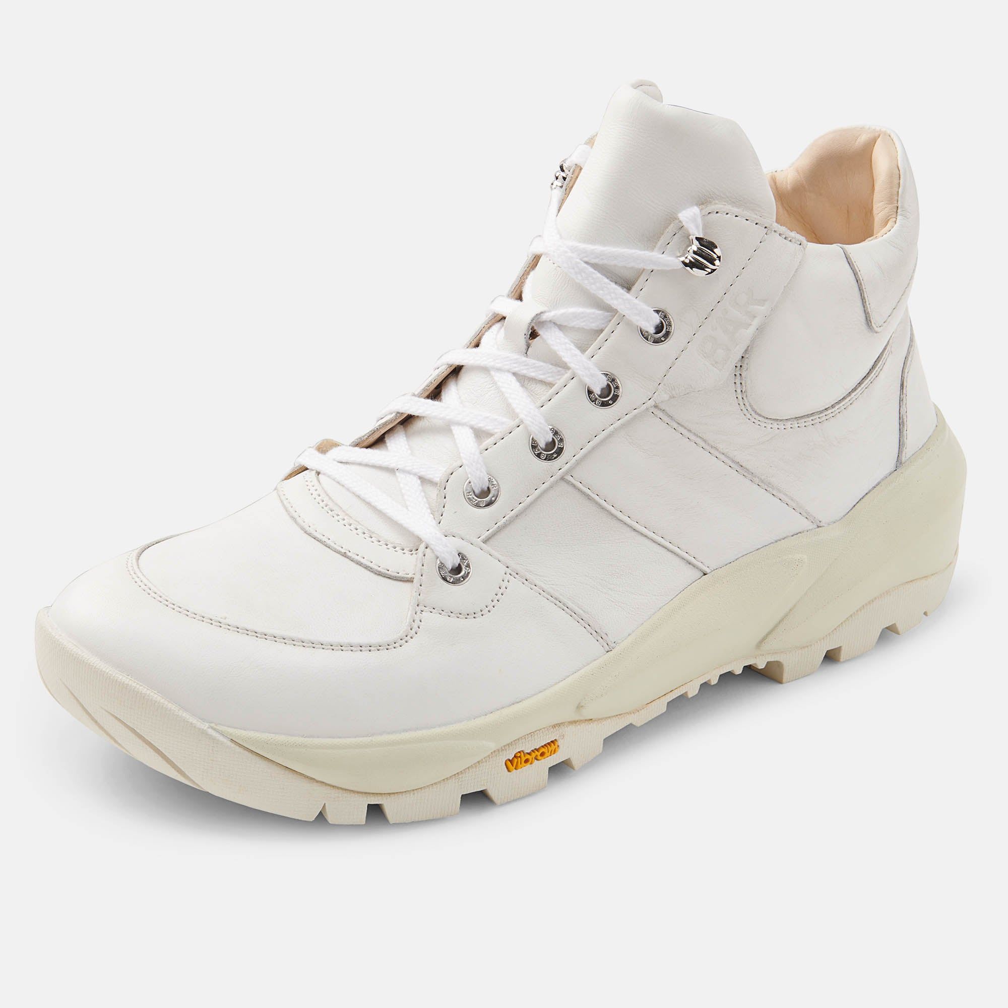 Weiße BÄR Zoe Damen Stiefelette. Schnürung, hoher Schaft, helle Sohle. Vibram-Logo.