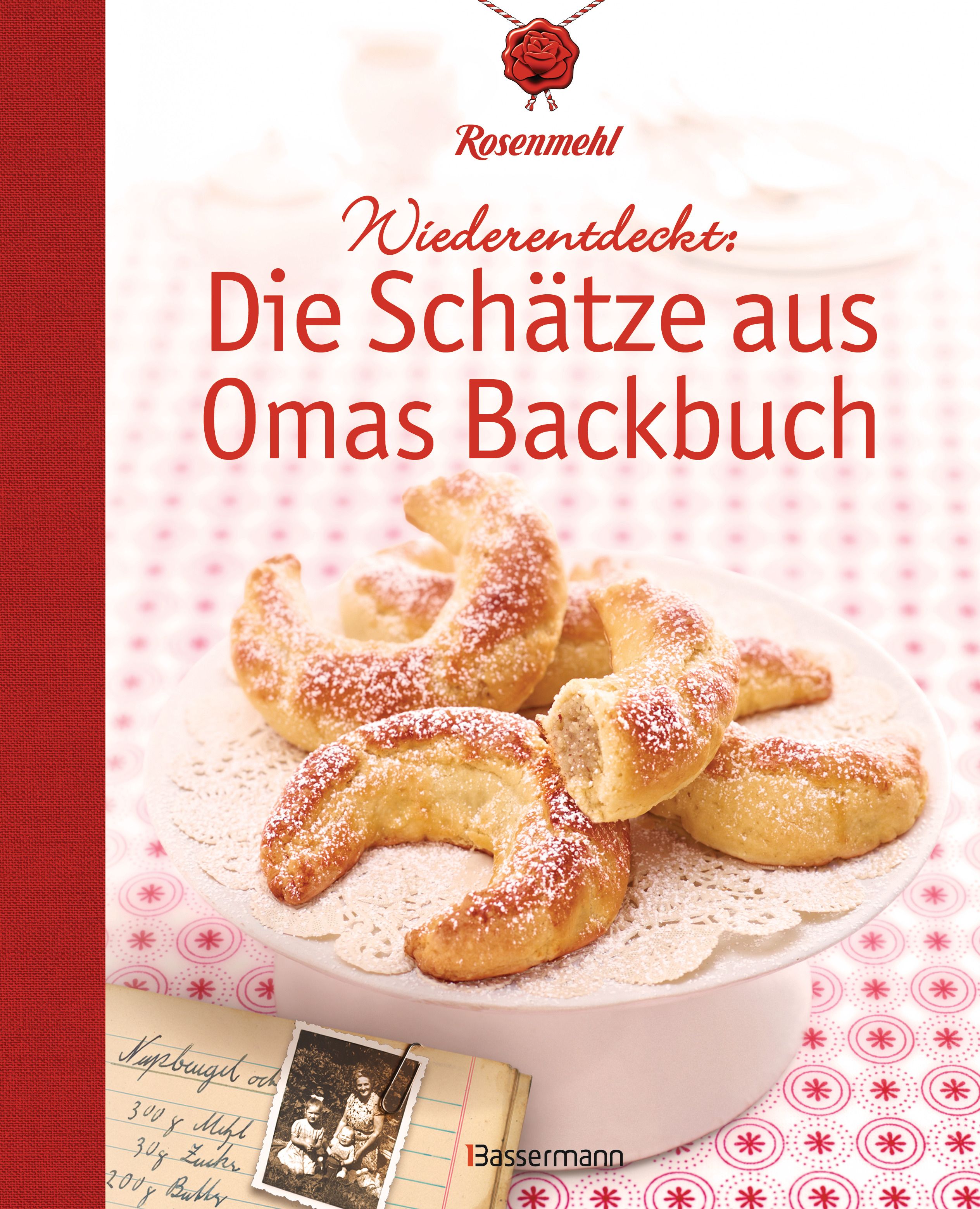 Buchcover mit Titel "Wiederentdeckt: Die Schätze aus Omas Backbuch". Gebäck auf Tortenständer. Rosenmehl-Logo.