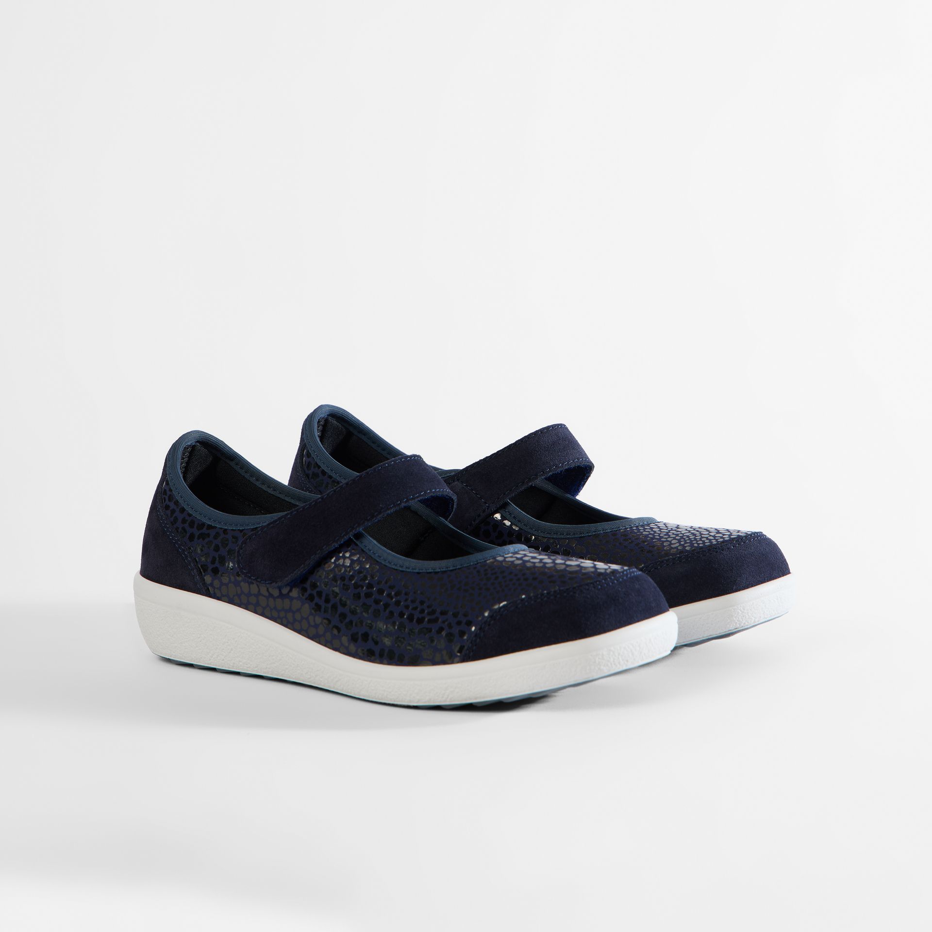 Dunkelblaue Mary-Jane-Schuhe mit Klettverschluss und Netzmuster.