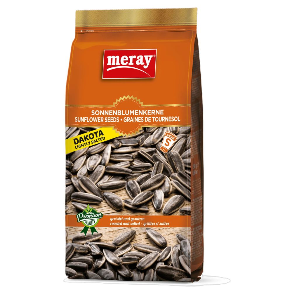 Verpackung mit Sonnenblumenkernen. Aufschrift: meray, Sonnenblumenkerne, Dakota, lightly salted. Premium-Qualität.
