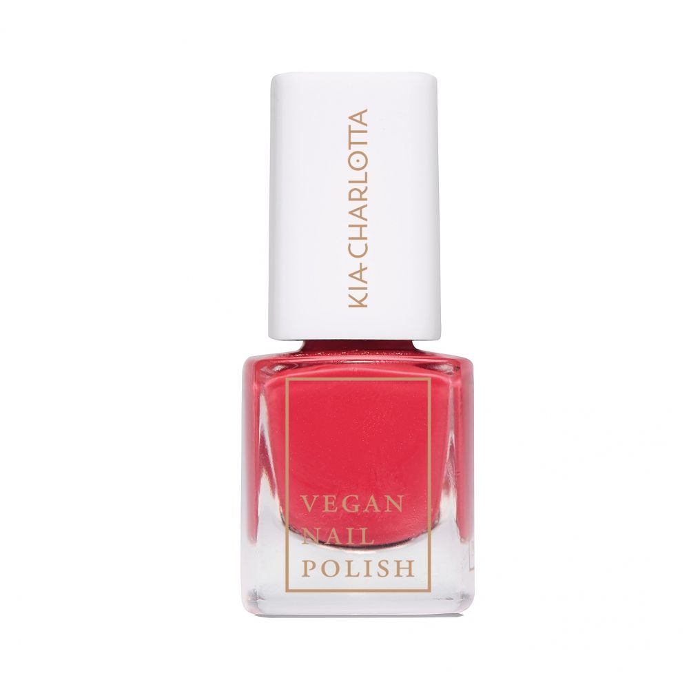 Nagellackflasche mit rotem Inhalt. Weißer Deckel mit goldfarbenem Schriftzug KIA-CHARLOTTA. Aufschrift: VEGAN NAIL POLISH.
