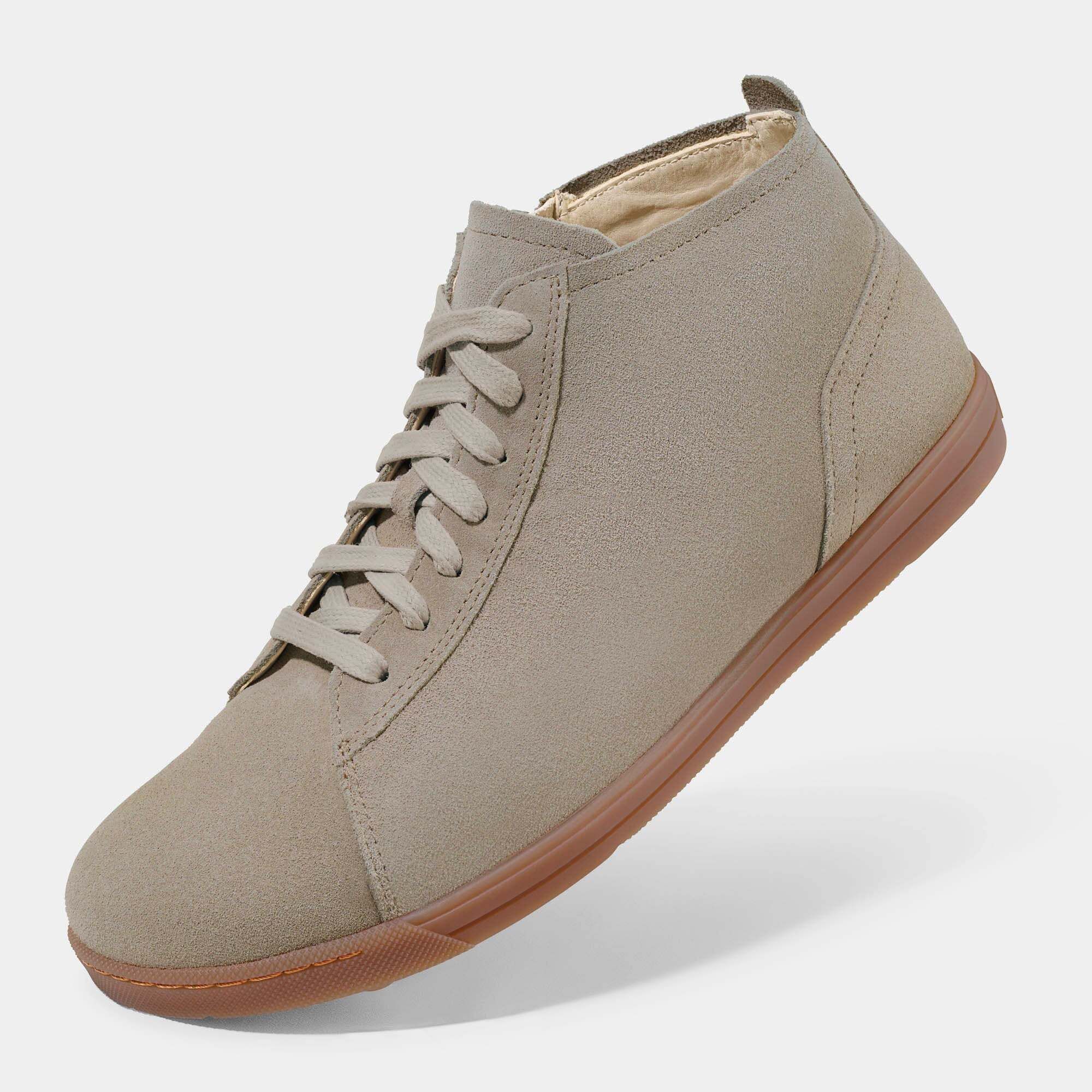 Graue Damen-Stiefelette aus Wildleder, Ansicht von vorne mit Schnürung und Reißverschluss.
