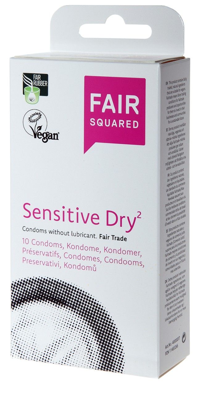 Verpackung von Fair Squared Sensitive Dry Kondomen. Vegan-Siegel. Text: 10 Kondome. Ohne Gleitmittel. Fair Trade.