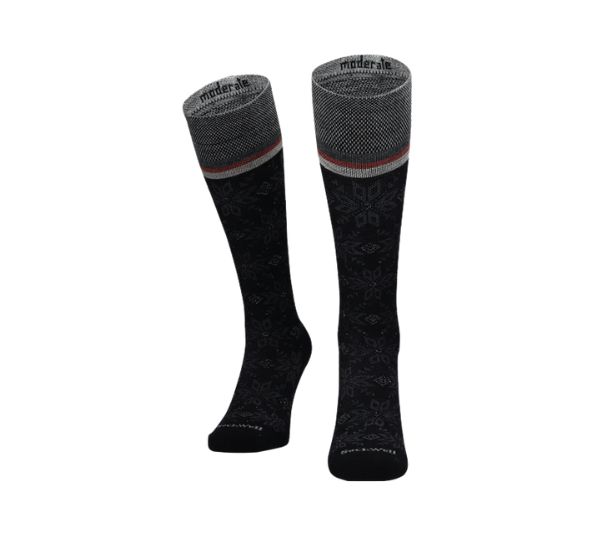Zwei schwarze Kompressionsstrümpfe mit floralem Muster. Grauer Bund mit rotem Streifen und Schriftzug "moderate".
