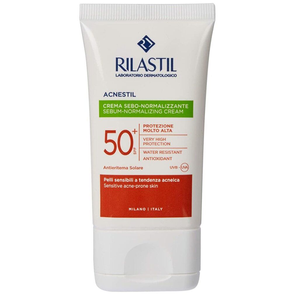 Weiße Tube mit RILASTIL® und ACNESTIL. Grün-rotes Etikett mit SPF 50+. Sebumnormalisierende Creme.