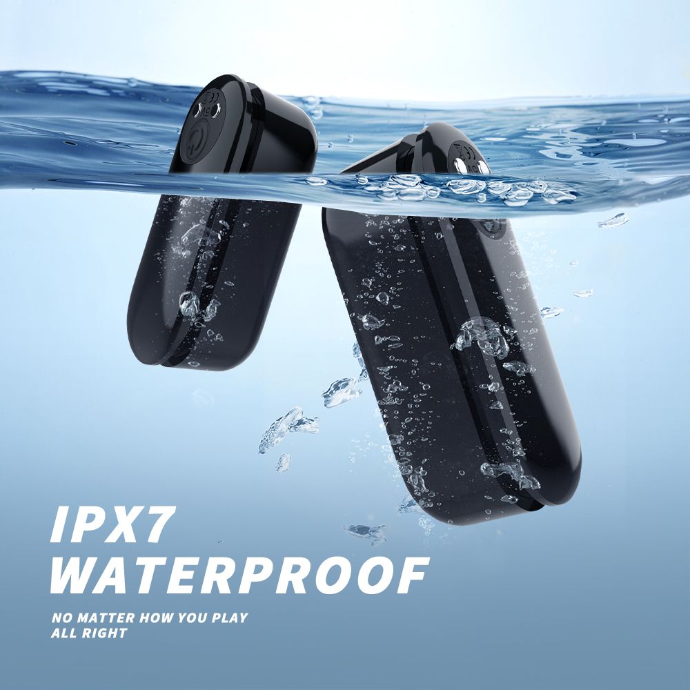 Zwei schwarze Produkte im Wasser. Text: IPX7 wasserdicht.