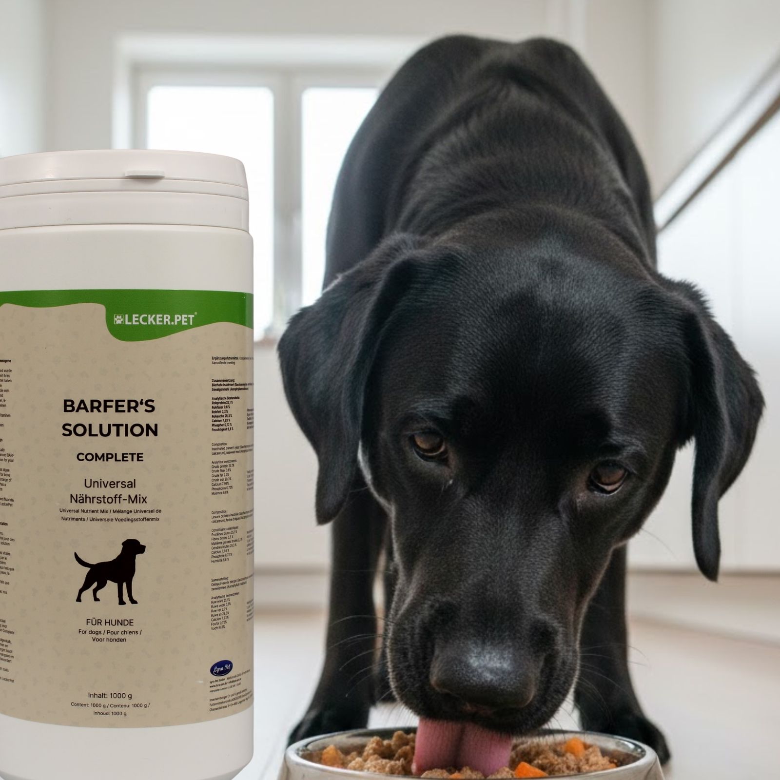 Lecker.Pet Barfer's Solution Complete Universal Nährstoff-Mix für Hunde in weißer Dose.