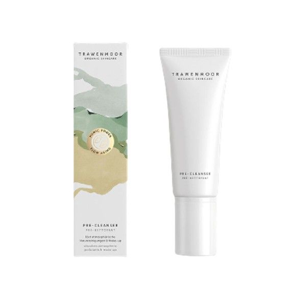 Weiße Tube und Schachtel. Auf der Tube steht "Pre-Cleanser". Auf der Schachtel steht "Trawenmoor Organic Skincare".