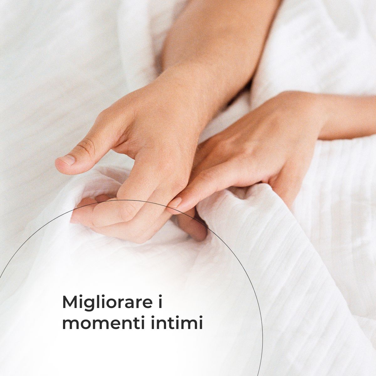 Mani su un lenzuolo. Testo: Migliorare i momenti intimi.
