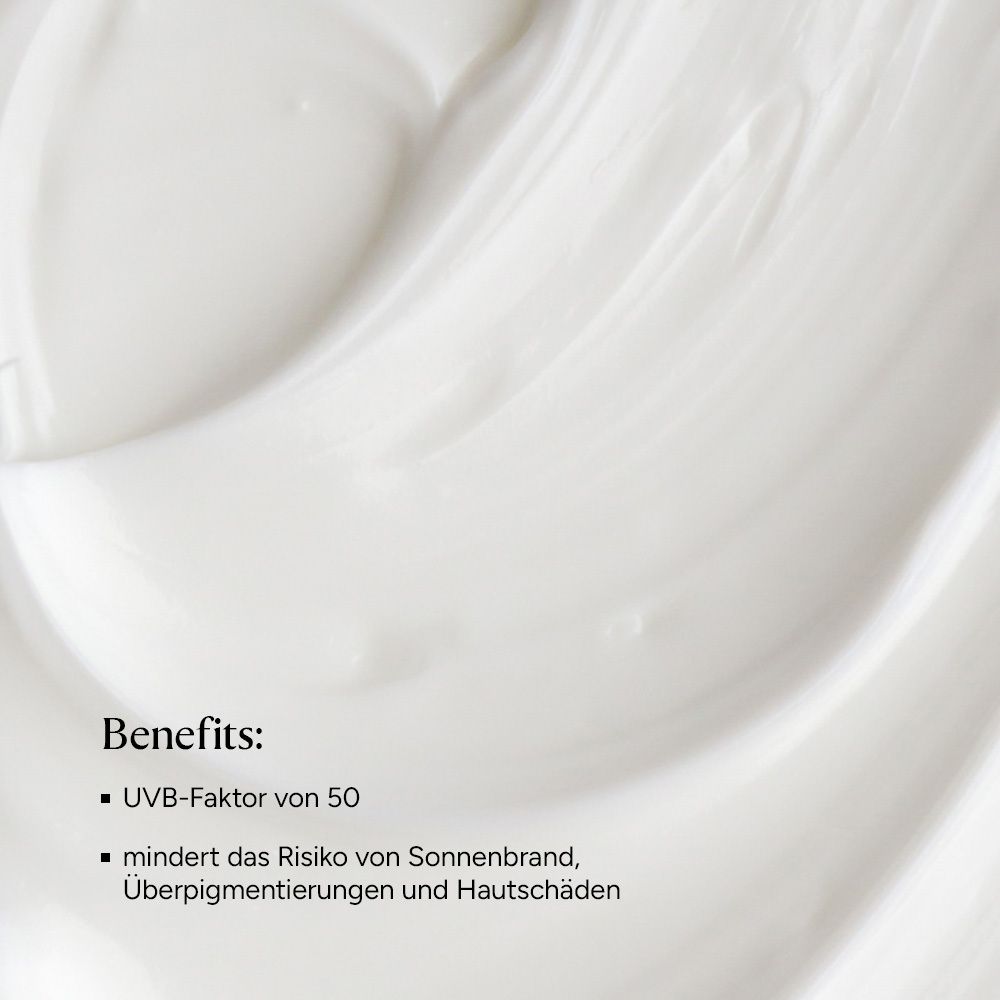 Textur des JUNGLÜCK Sonnenfluids SPF 50 mit sichtbaren Vorteilen.