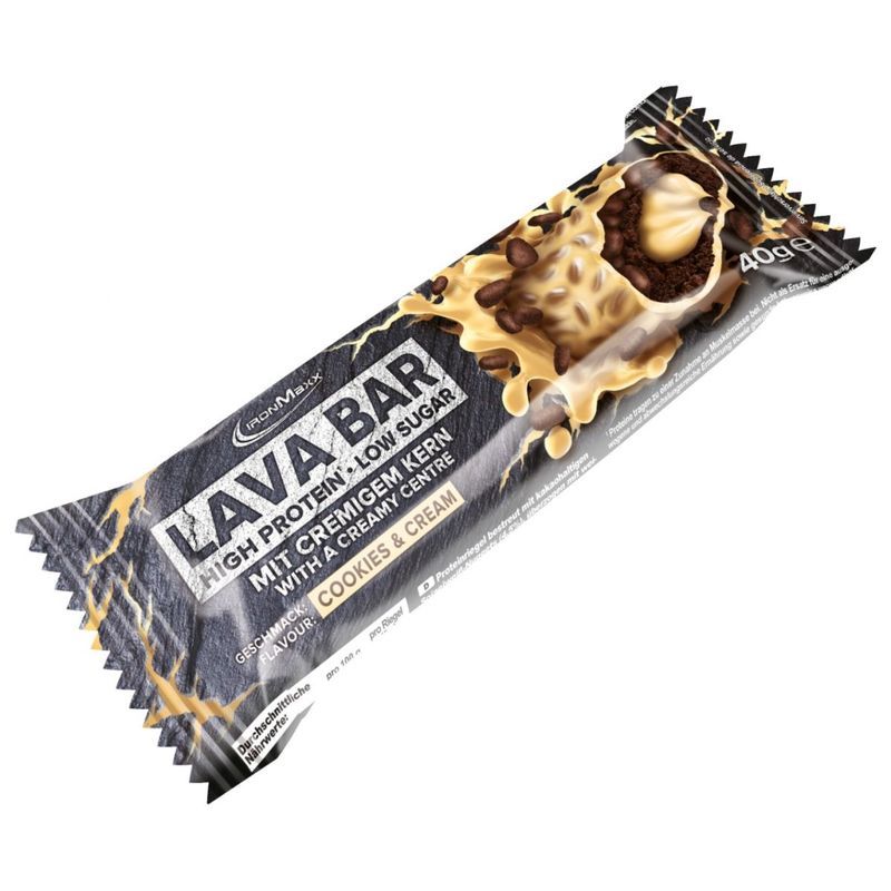 Verpackung eines Lava Bar Riegels. Aufschrift: Lava Bar, High Protein, Low Sugar, Cookies & Cream. 40g.
