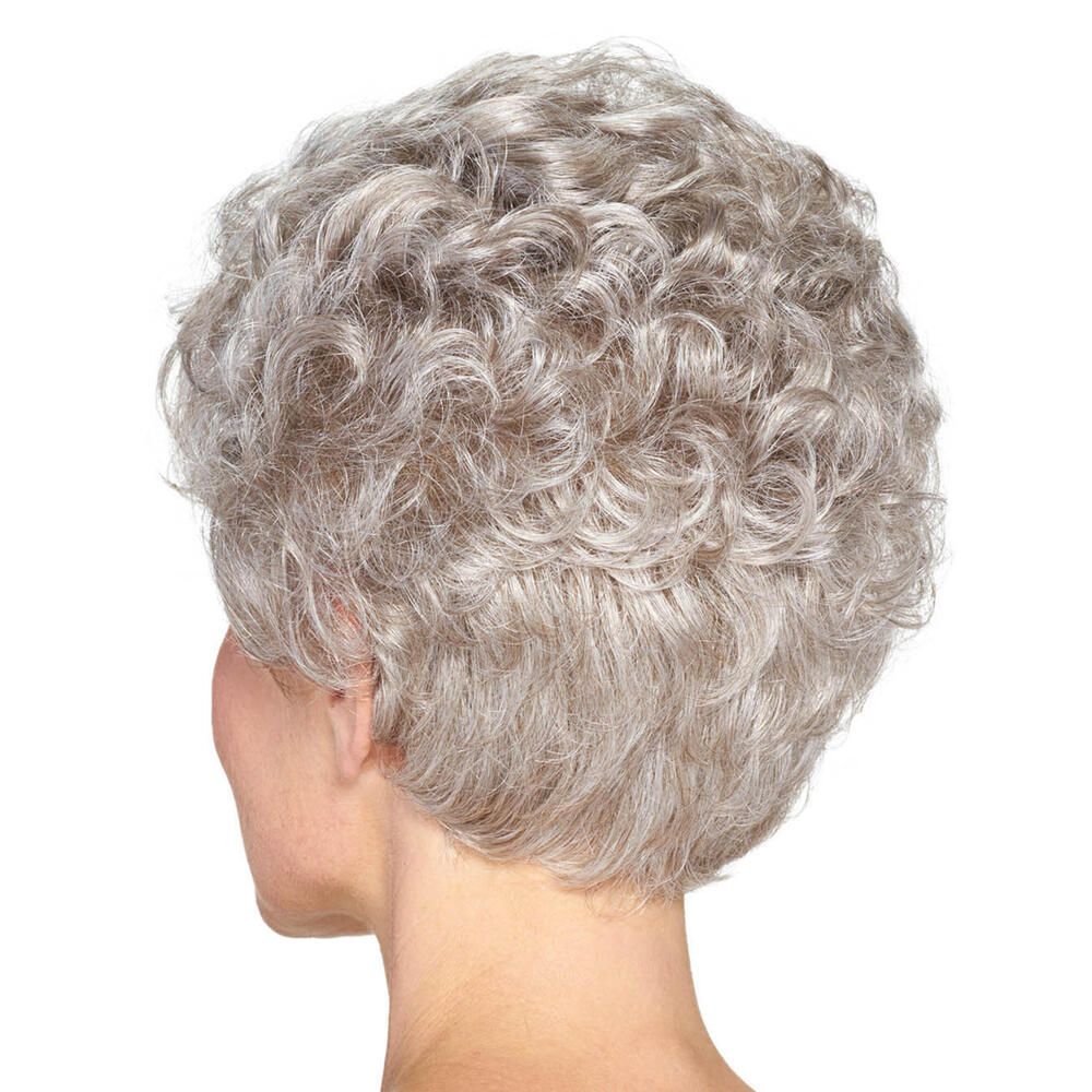 Graue Perücke mit lockigem Haar. Rückansicht einer Frau.