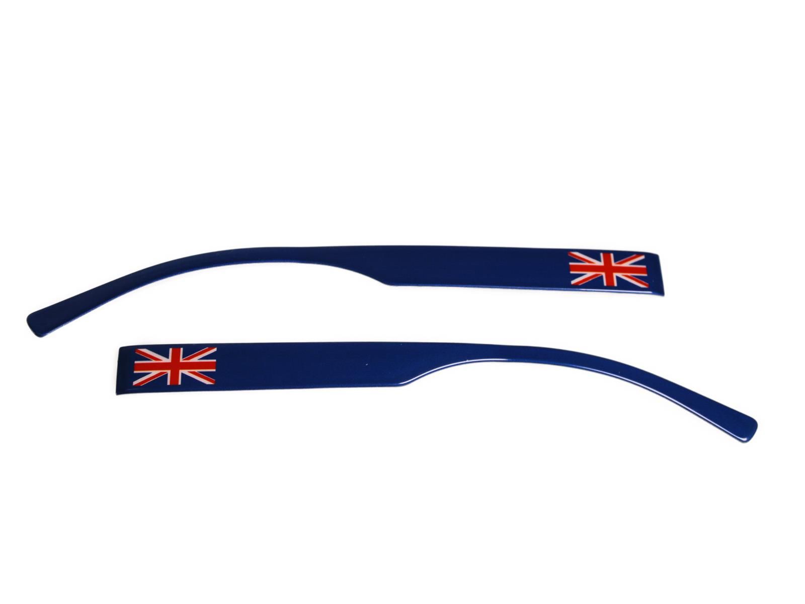 Zwei blaue Brillenbügel mit Union Jack-Flagge am Ende. Auf weißem Hintergrund.