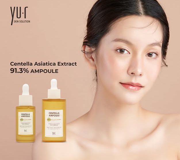 Zwei Serumflaschen. Aufschrift: Centella Asiatica Extract 91.3% Ampoule. Marke: Yu.r.