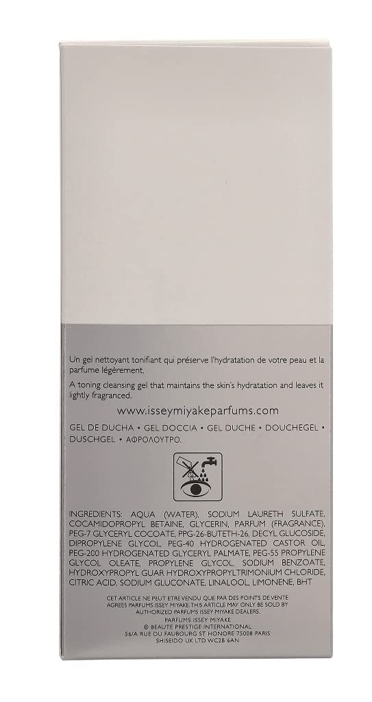 Rückseite der Verpackung des Issey Miyake Duschgels. Text: Inhaltsstoffe, www.isseymiyakeparfums.com, Recycling-Symbole.