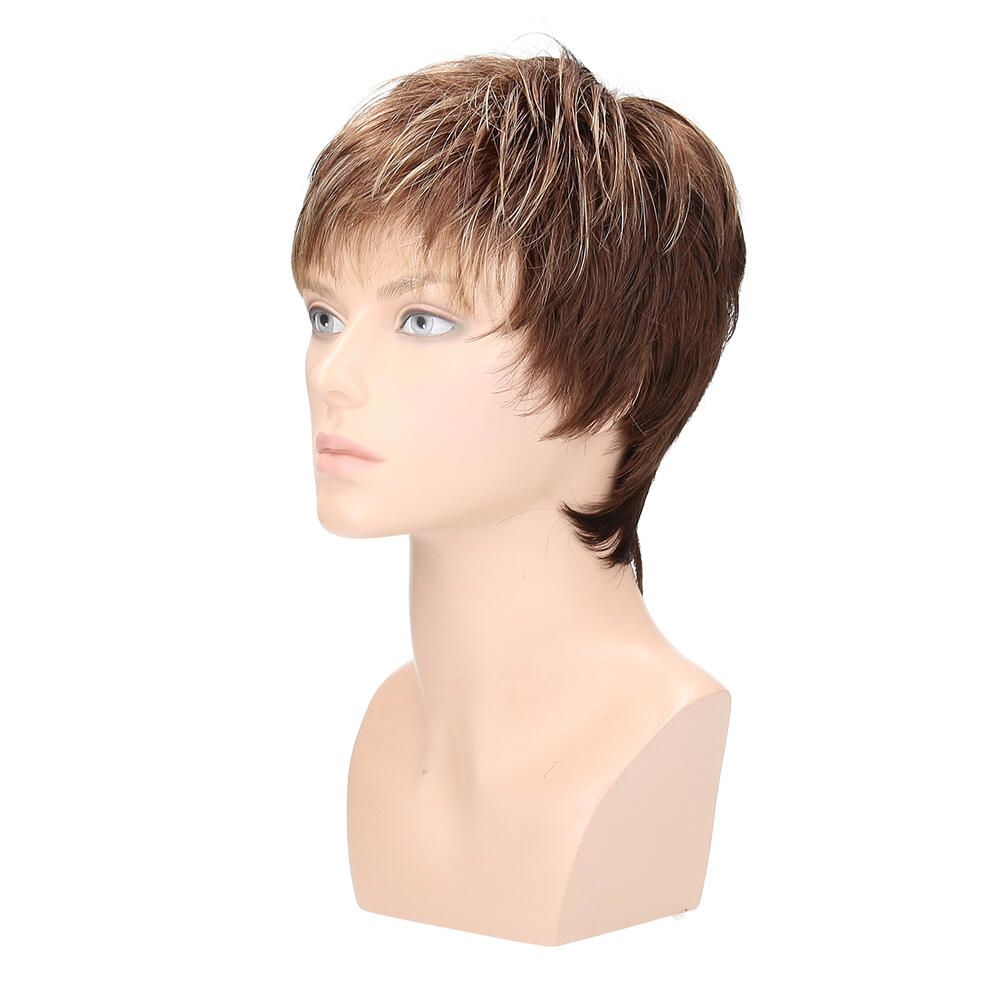 Perücke Charly, braun-blond, auf Büste. Kurzer, gestufter Schnitt. Seitenansicht.