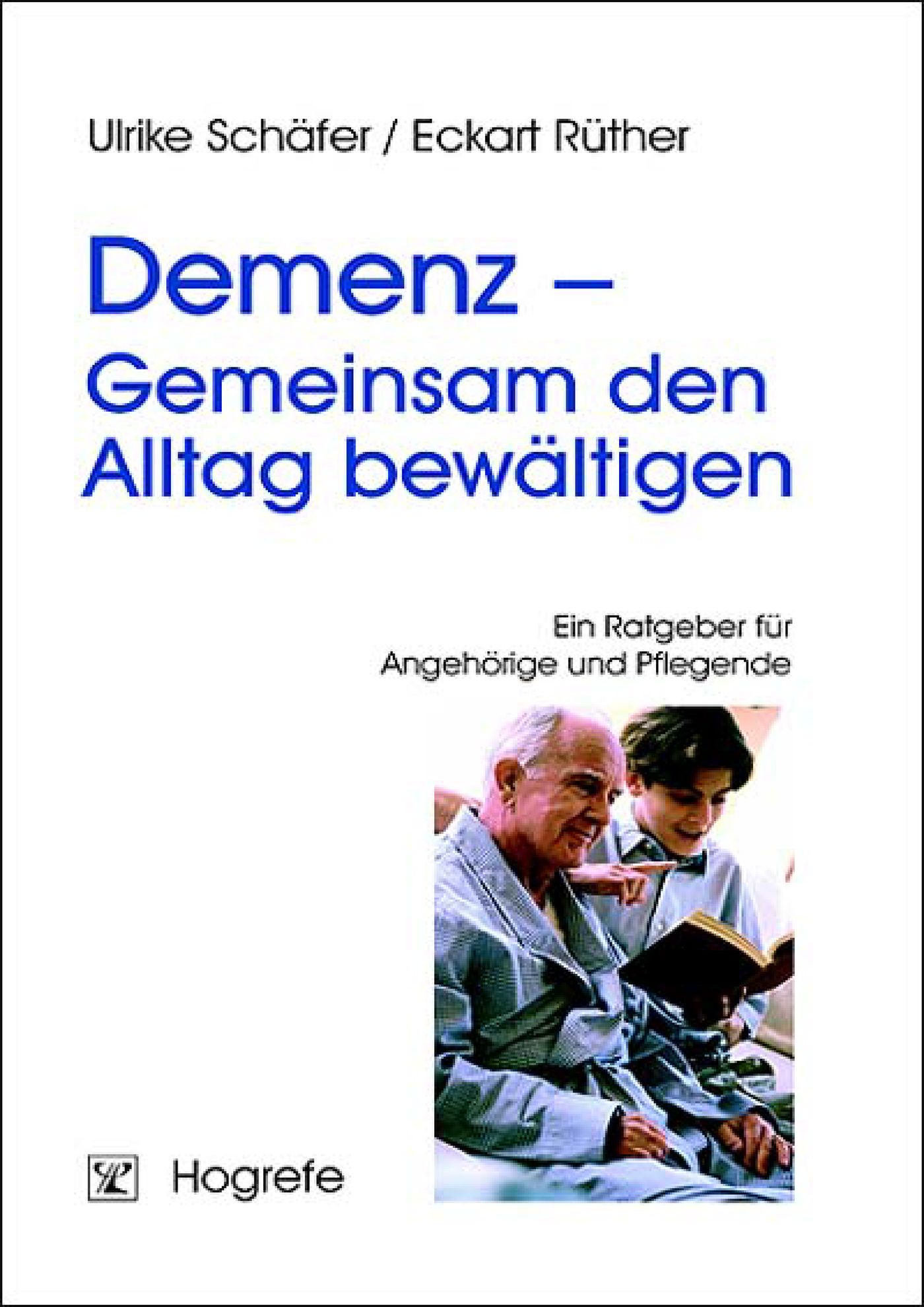 Buchcover mit Titel "Demenz - Gemeinsam den Alltag bewältigen". Autoren: Ulrike Schäfer, Eckart Rüther. Verlag Hogrefe. Abgebildet sind zwei Personen.