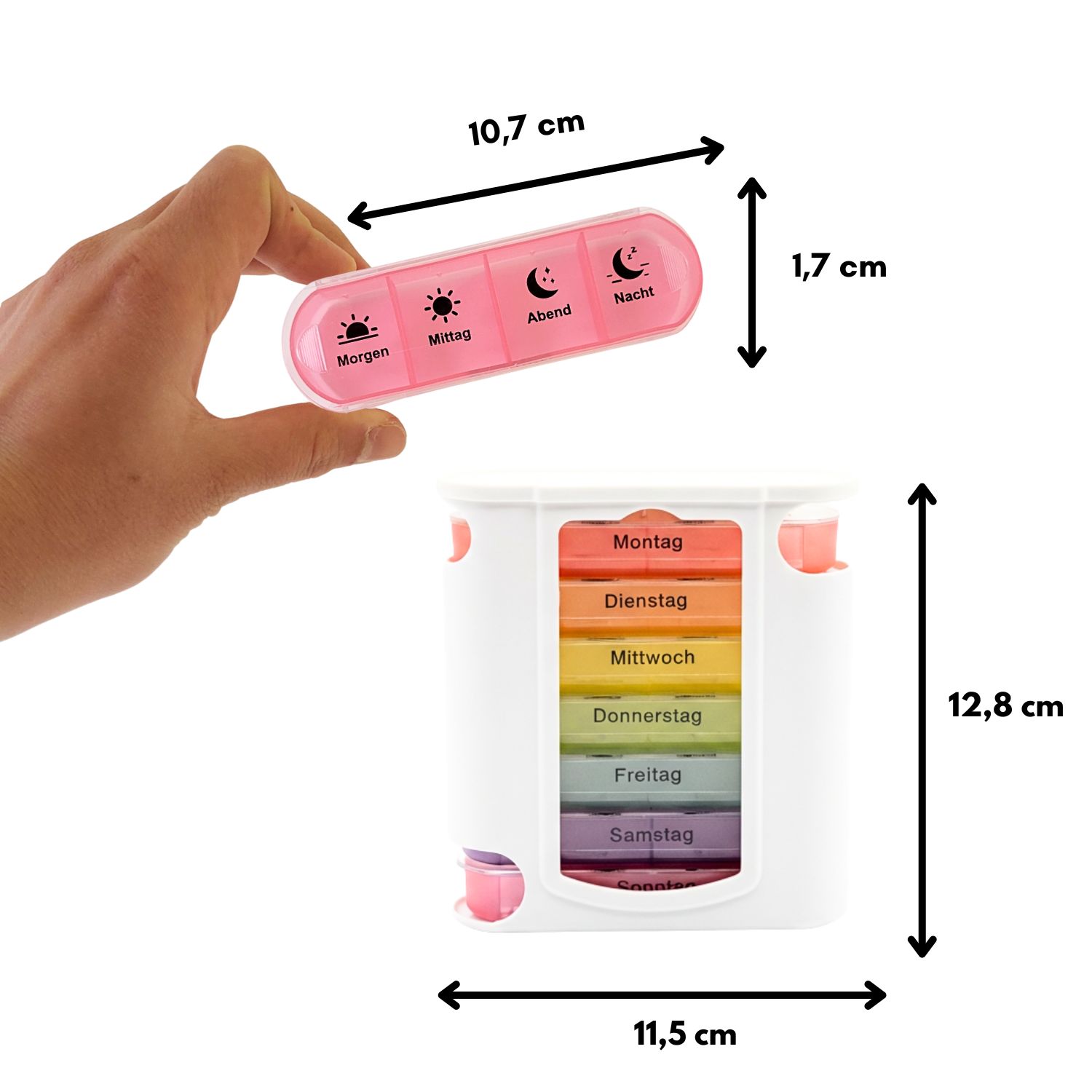 Pillenbox mit Maßen: 10,7 cm x 1,7 cm. Weiße Box: 11,5 cm x 12,8 cm. Pinke Einzelbox in Hand.