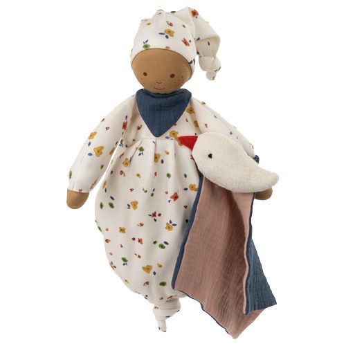 Stoffpuppe mit Schlafhaube und Blümchenmuster. Sie hält ein weißes Kuscheltier mit rosa und blauem Tuch.