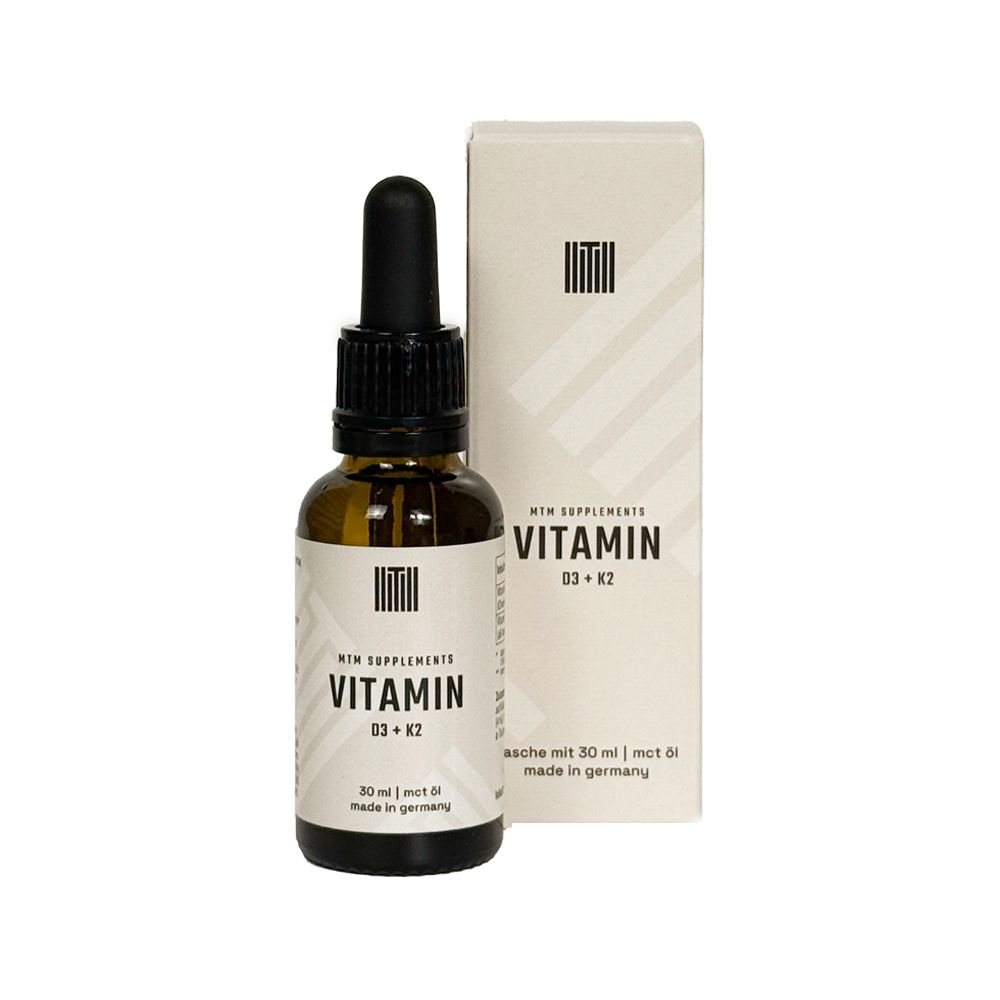 Braunglasflasche mit Tropfer und Karton. Aufschrift: Vitamin D3 + K2. MTM Supplements.