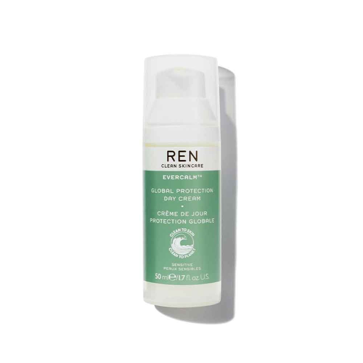 Creme-Tube mit weißem Deckel. Aufschrift: REN CLEAN SKINCARE, EVERCALM, GLOBAL PROTECTION DAY CREAM. Grün-weiße Verpackung.