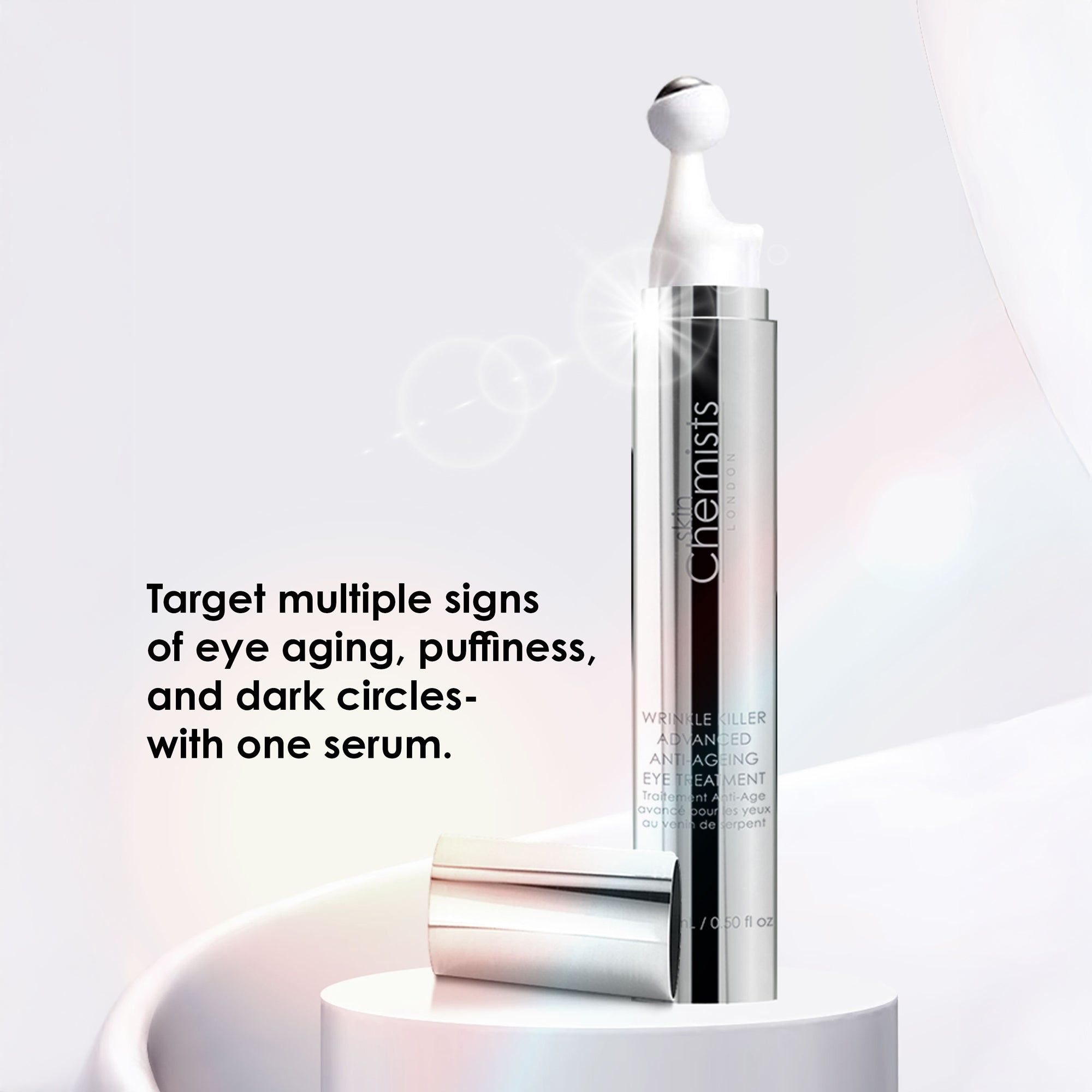 Augenserum-Flasche mit Roll-on-Applikator. Text: Target multiple signs of eye aging, puffiness, and dark circles.