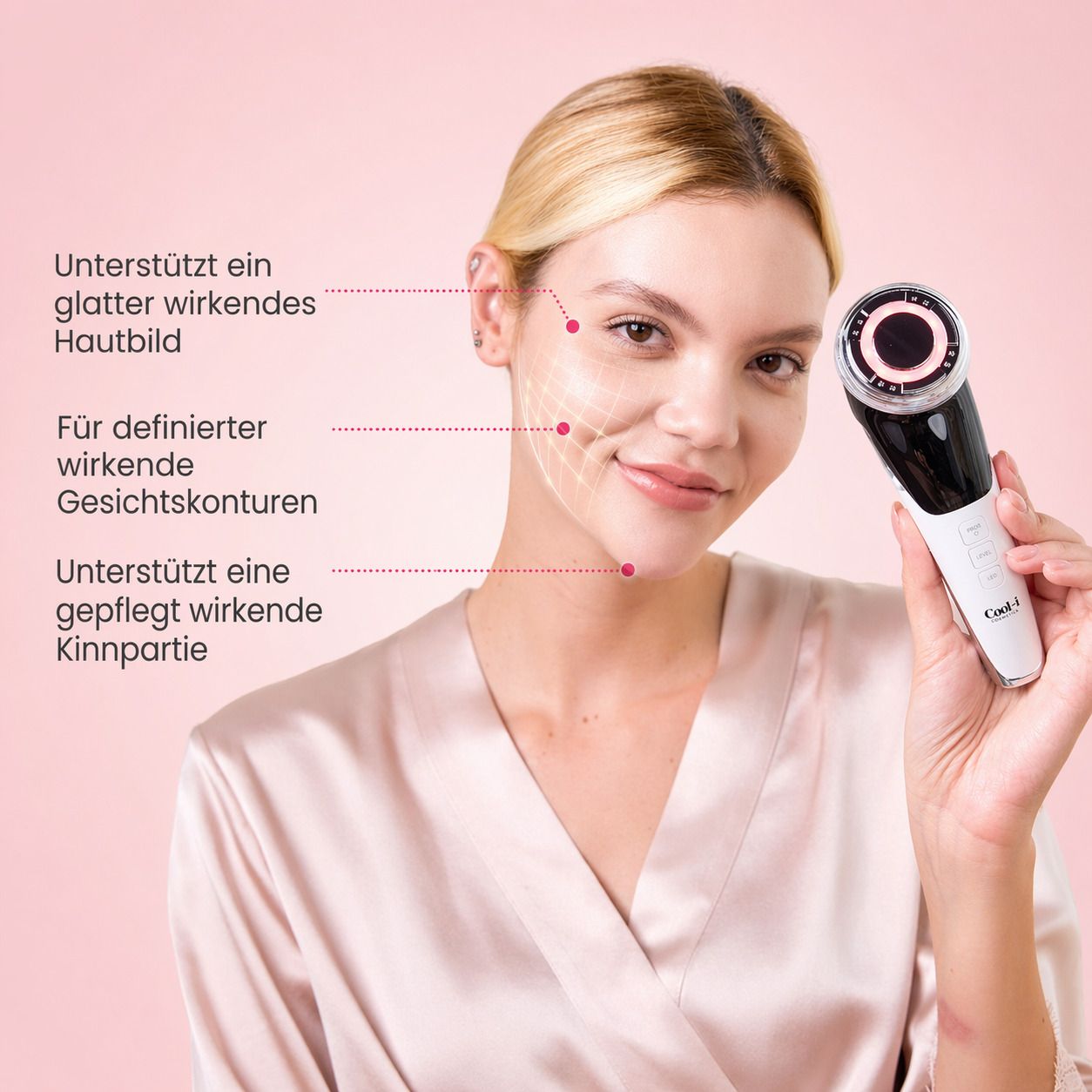 Frau hält Hautpflegegerät. Text: Für definierter wirkende Gesichtskonturen, gepflegte Kinnpartie. Gerät mit rotem LED-Licht.