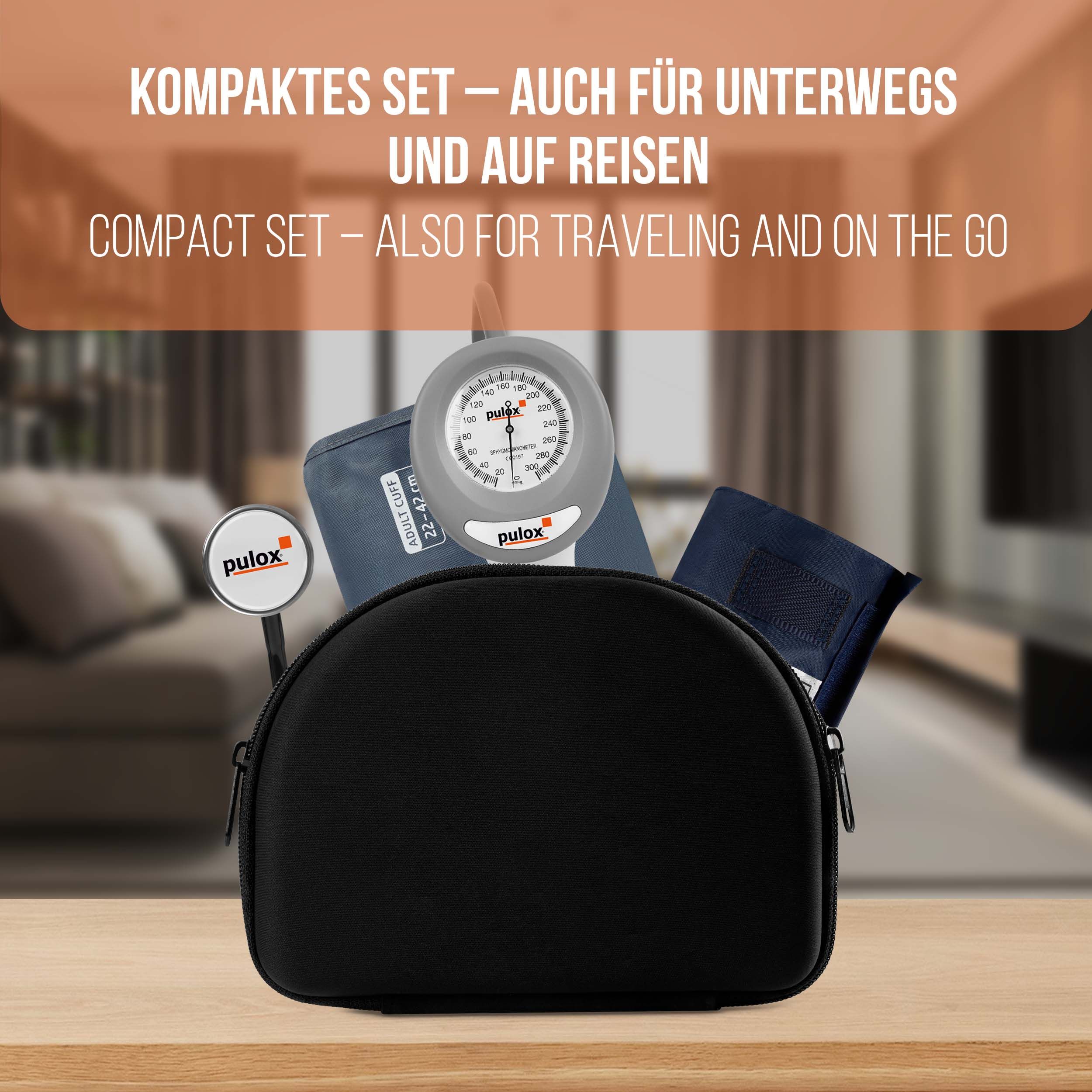 Kompaktes Set in schwarzer Tasche. Blutdruckmessgerät, Manschette und Stethoskop. Text: Kompaktes Set - auch für unterwegs.