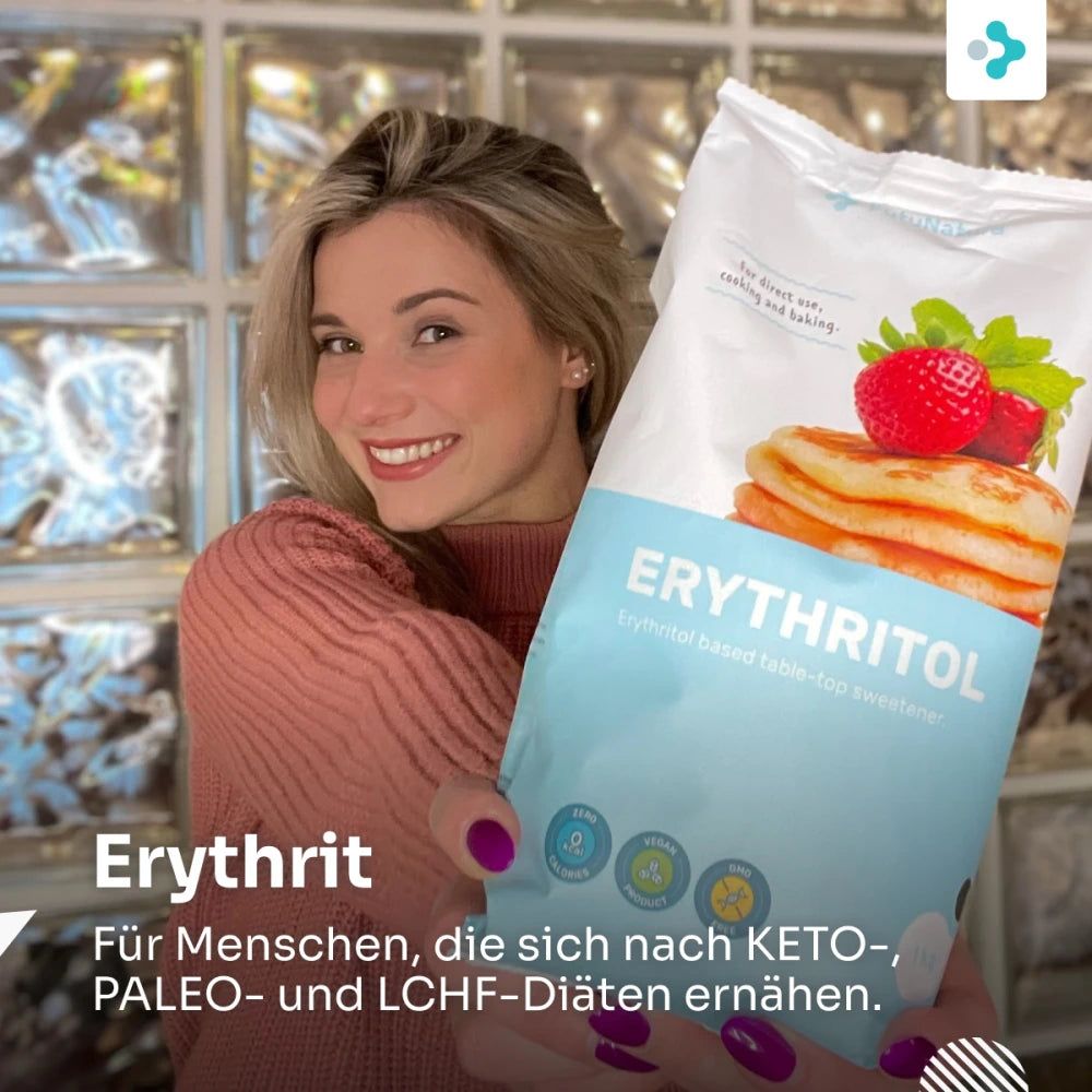 Frau hält FutuNatura Erythrit-Beutel. Text: Erythrit. Für Keto-, Paleo- und LCHF-Diäten.