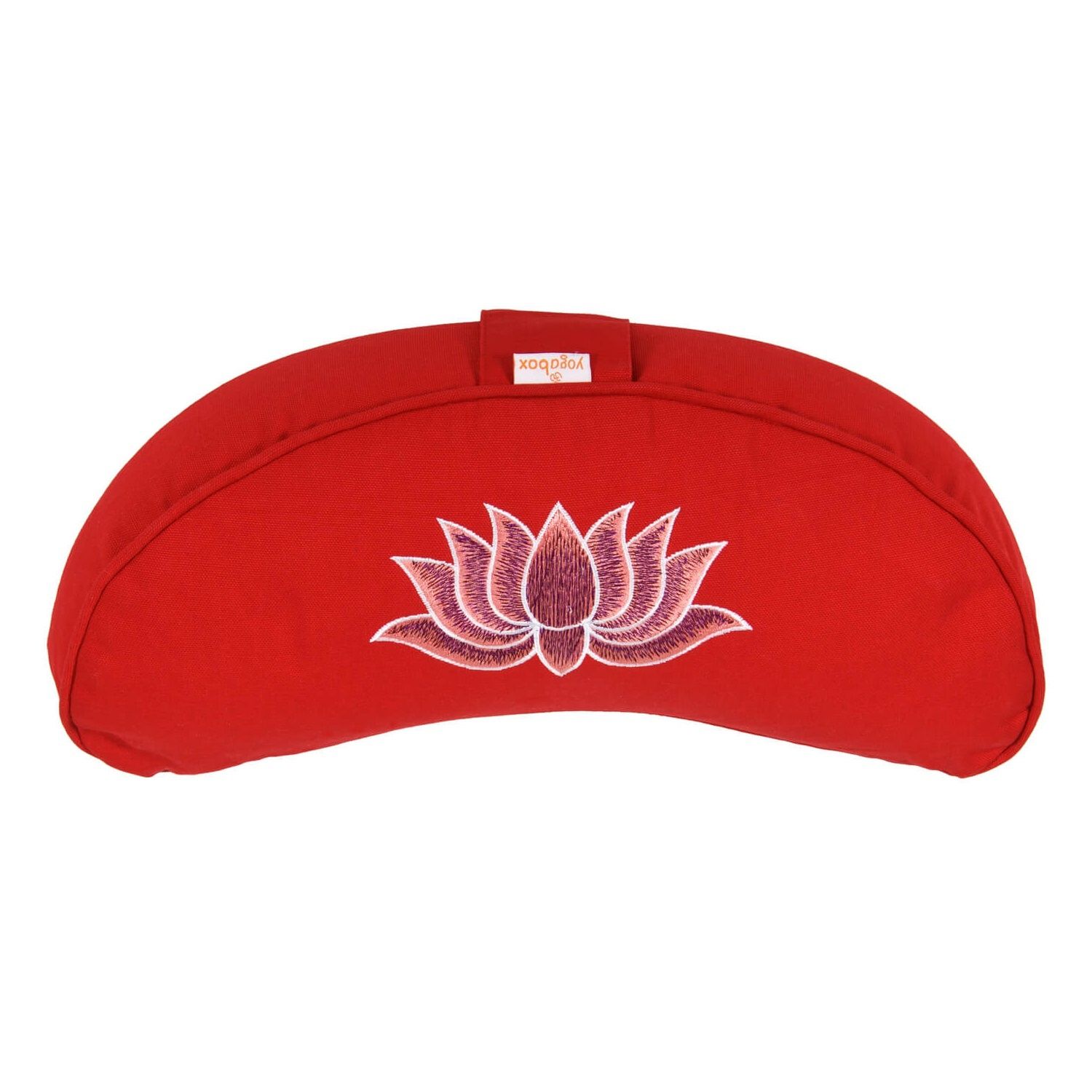 Rotes Halbmond-Yogakissen mit Lotus-Stickerei und Yogabox-Logo.