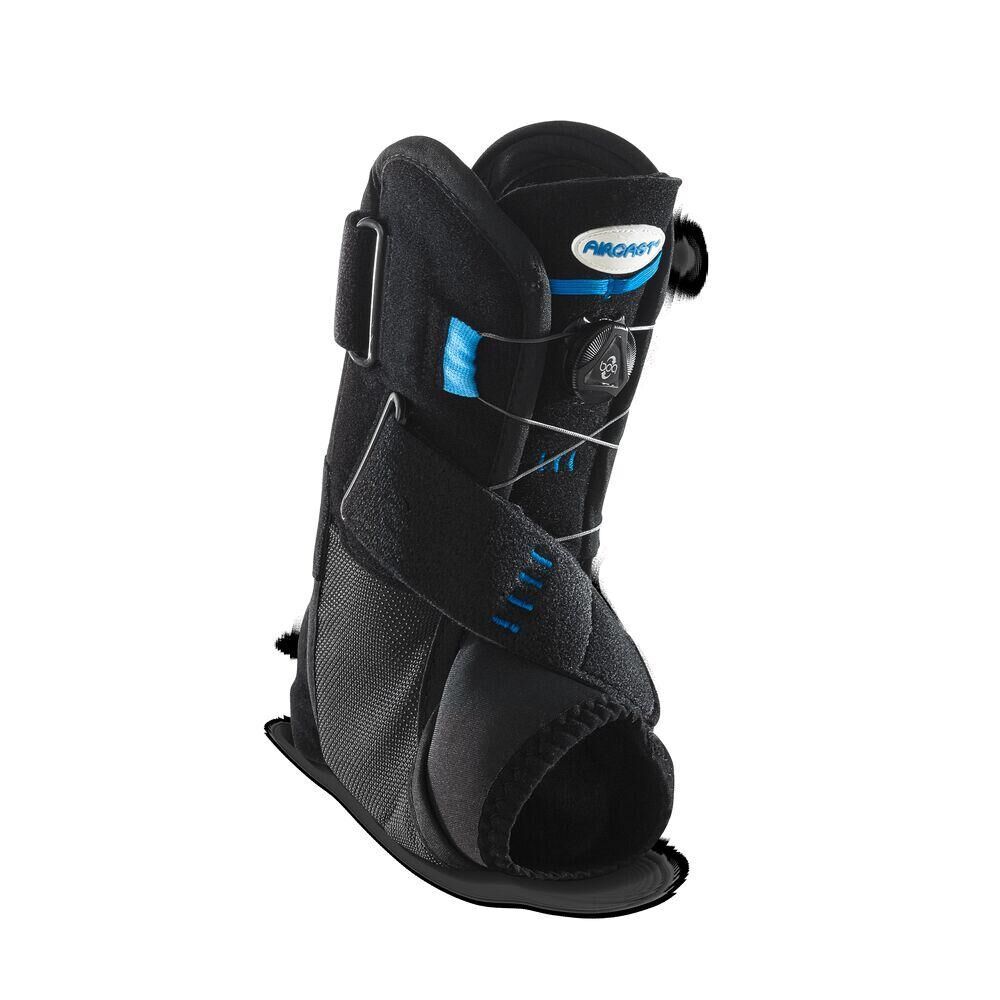 AIRCAST Sprunggelenkorthese mit Schnürsystem und Boa-Verschluss. Schwarz mit blauen Akzenten.