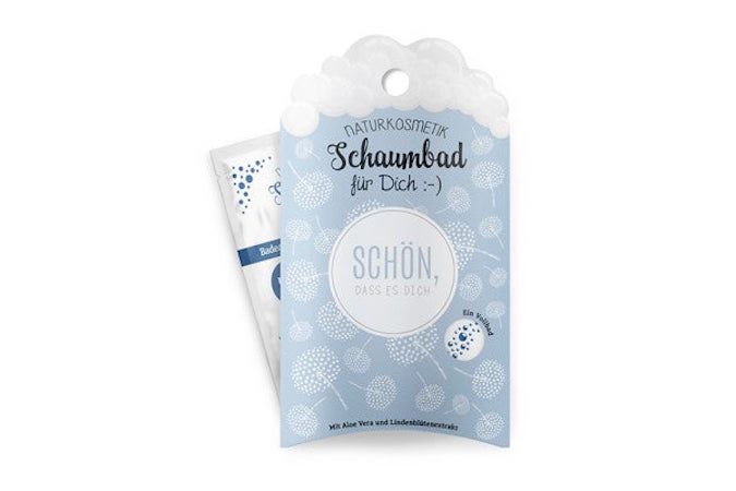 Hellblaues Schaumbad-Tütchen mit Pusteblumen-Motiv. Text: "Schaumbad für Dich :-)", "Schön, dass es Dich gibt".