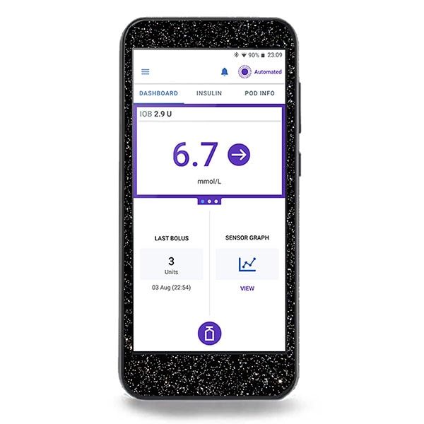 Smartphone mit App-Oberfläche. Anzeige von Blutzuckerwerten und Insulin-Informationen. Daten in lila und weiß.