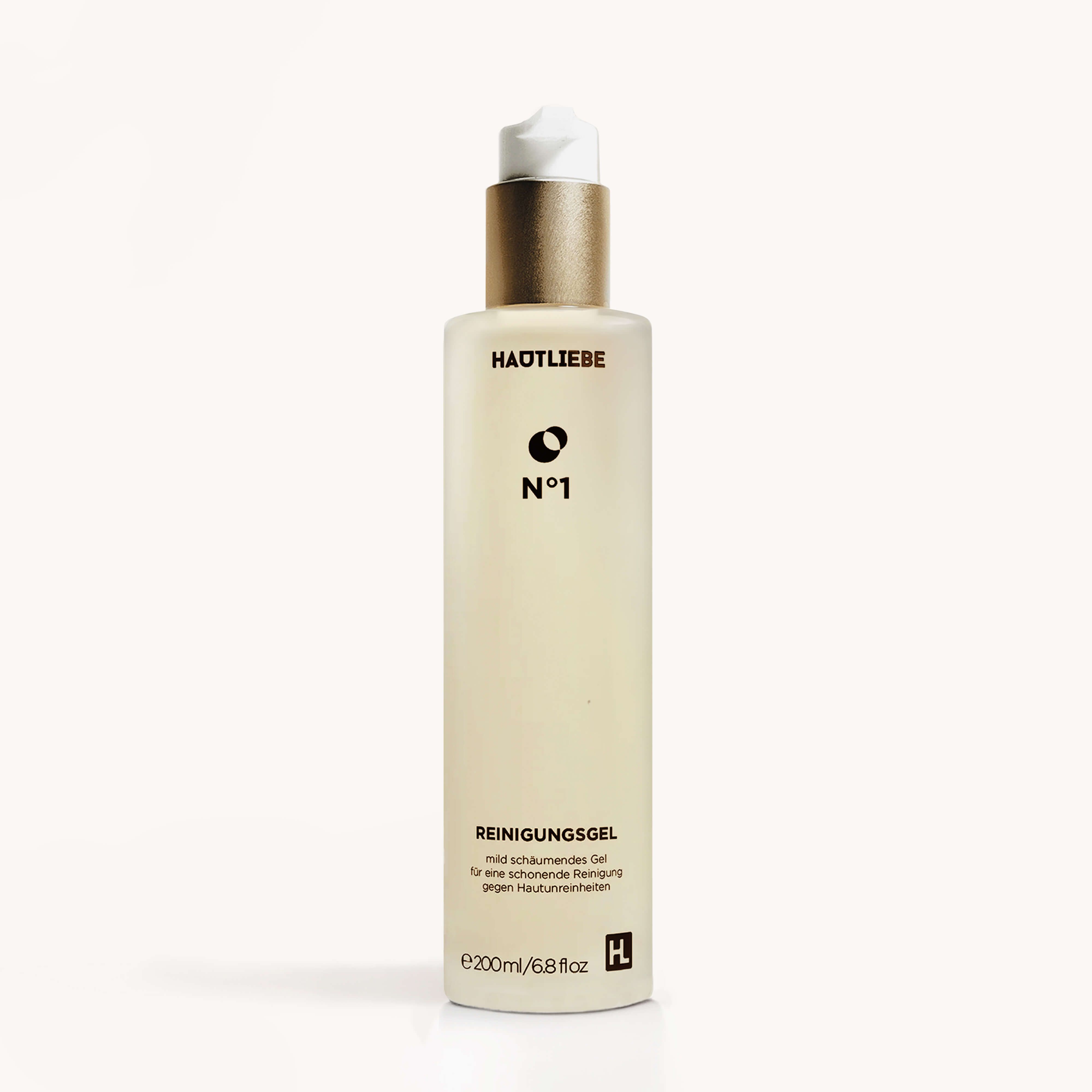 Hautliebe N°1 Reinigungsgel Flasche mit Pumpverschluss. Beige Flüssigkeit, goldfarbener Verschluss, weißer Pumpkopf. Produktname und Logo.