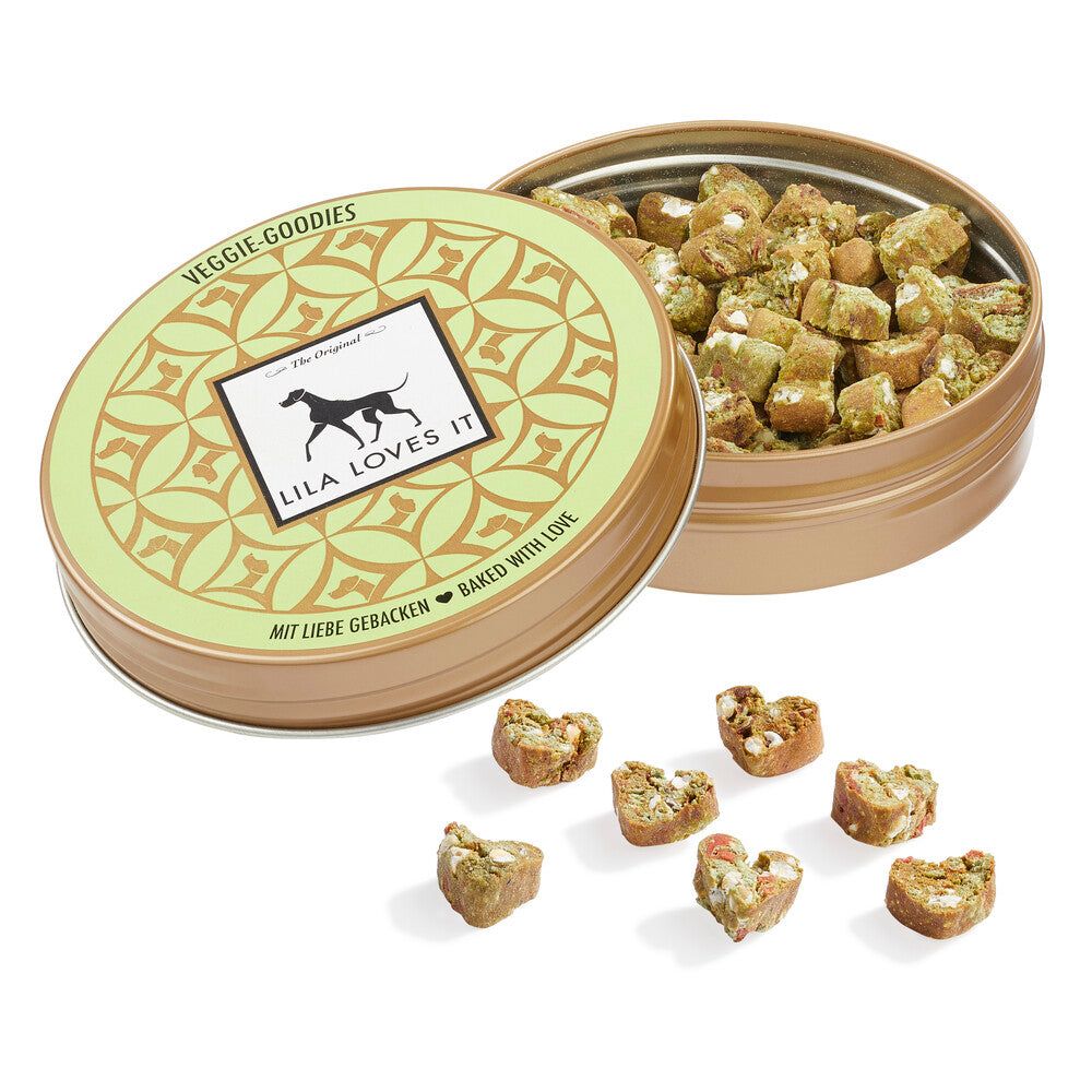 Geöffnete runde Dose mit 'Veggie Goodies' und herzförmigen Leckerlis. Logo und Schriftzug auf dem Deckel.