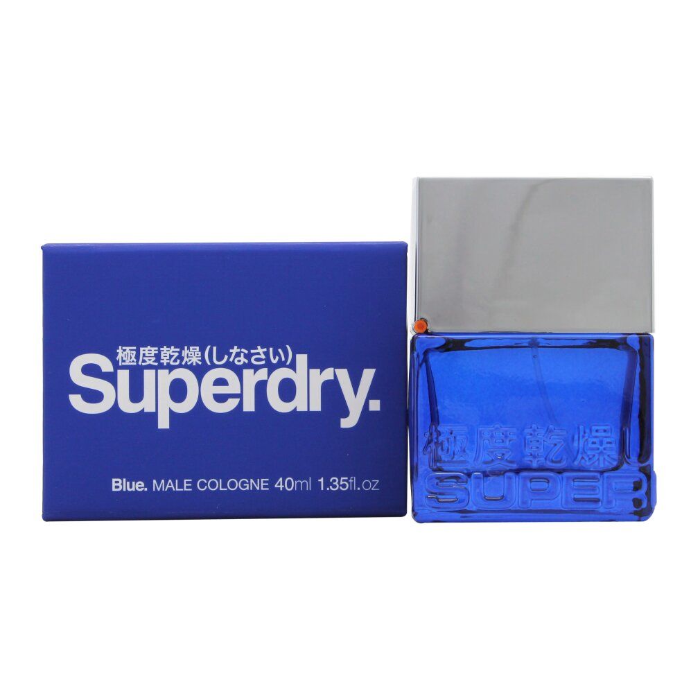 Blaues Cologne mit silbernem Deckel und blauer Verpackung. Auf der Verpackung steht "Superdry" und "Blue. MALE COLOGNE".