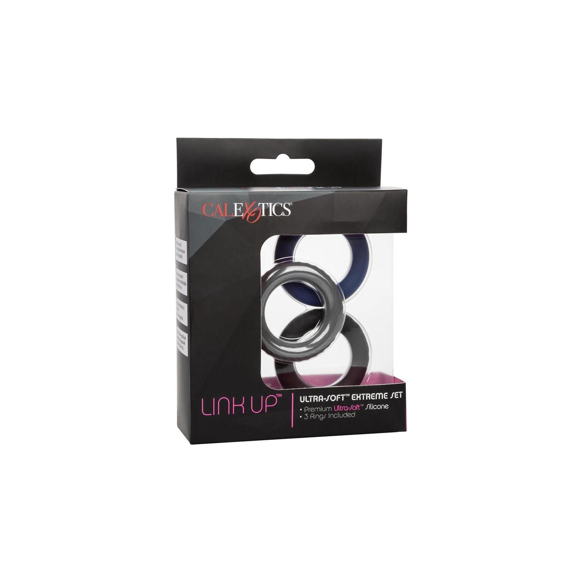 Verpackung mit drei Ringen. Marke CalExotics. Link Up Ultra-Soft Extreme Set. Schwarze, graue und blaue Ringe sichtbar.