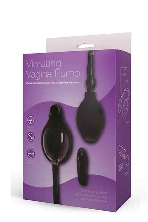Verpackung mit Produktabbildung. Aufschrift: Vibrating Vagina Pump. Abgebildet sind drei schwarze Komponenten.