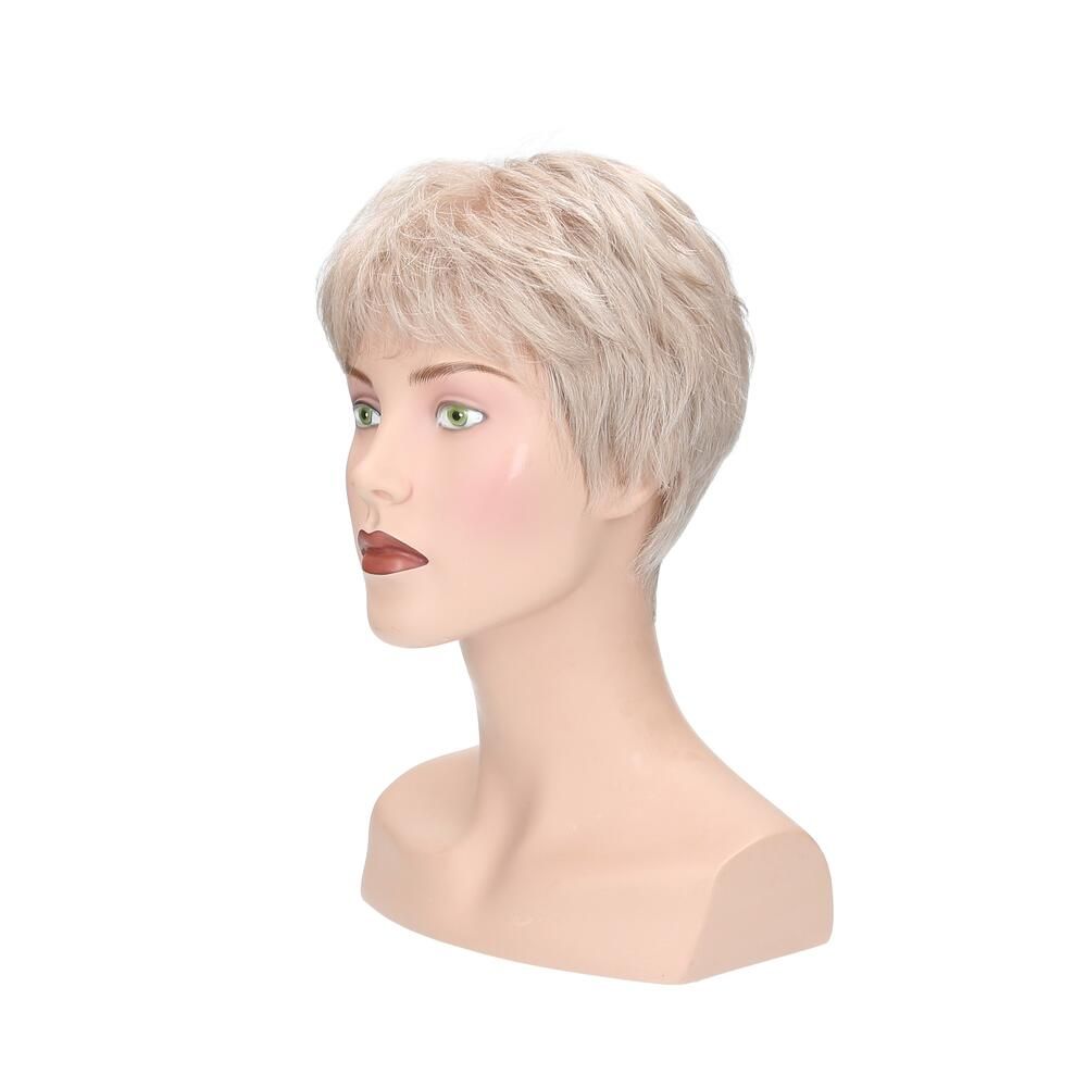 Perücke Lima, hellblond, auf einem Schaufensterkopf. Seitenansicht. Kurze, gewellte Haare.