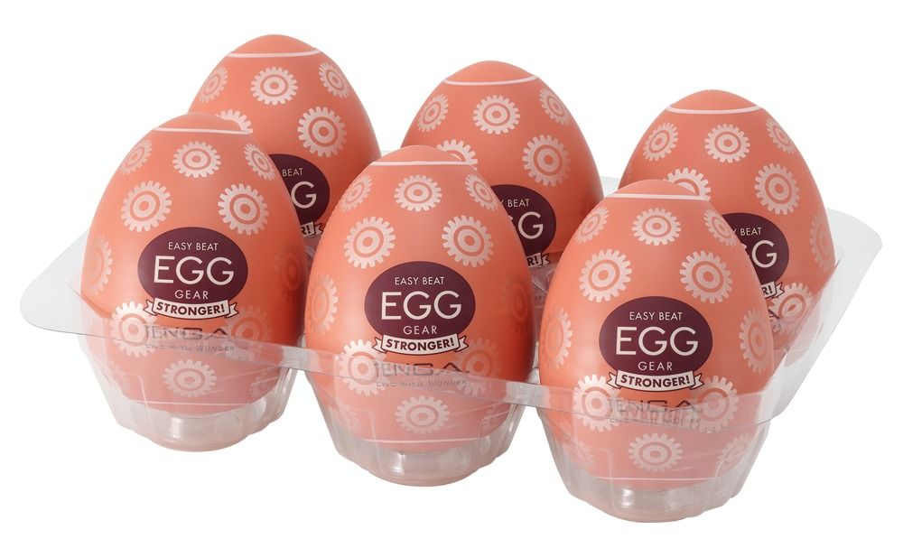 Sechs Ei-förmige Produkte in einer transparenten Verpackung. Zahnradmuster und Aufschrift "EGG GEAR STRONGER!".