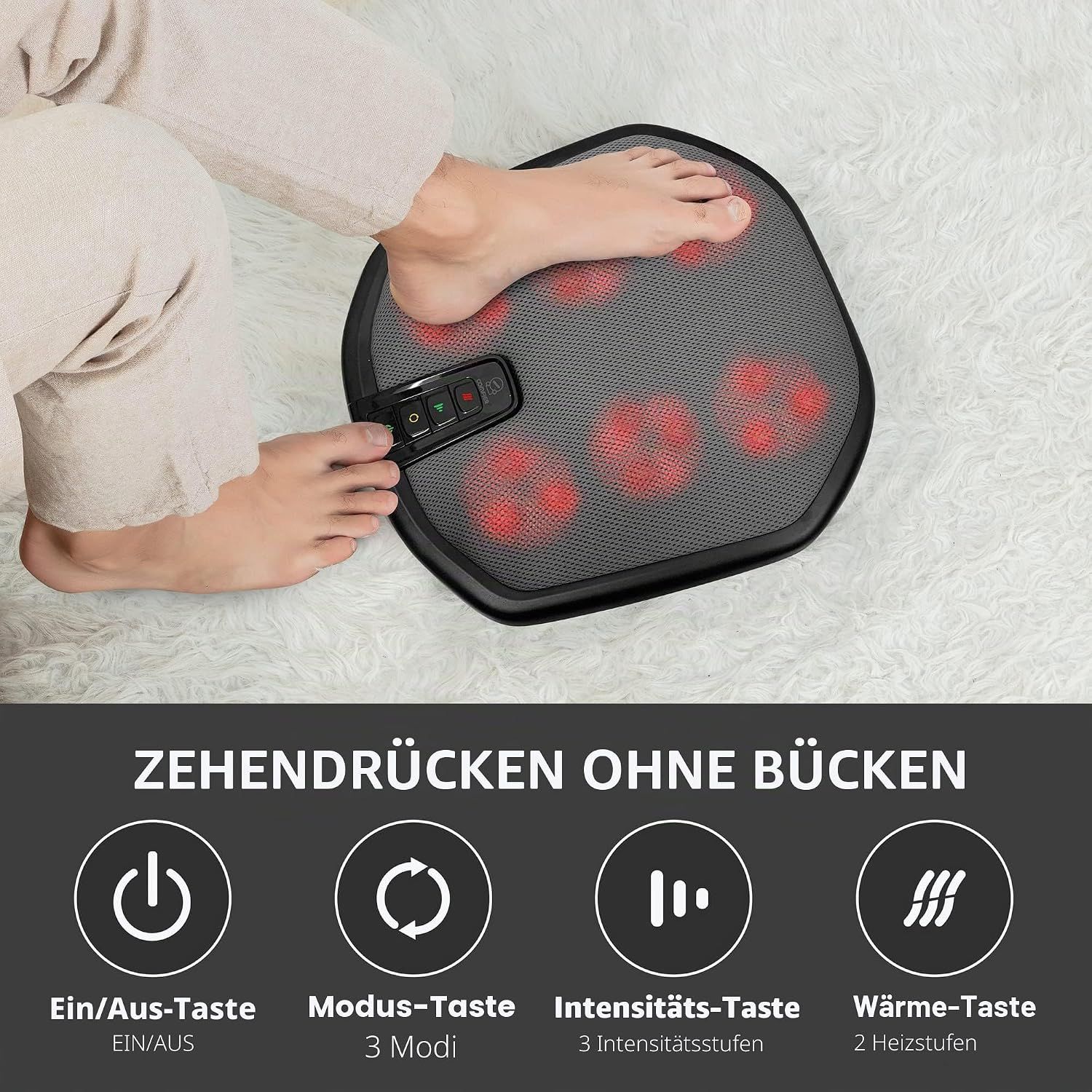 Ein schwarzes Massagekissen mit roten rotierenden Massageknoten, das auf einem Sofa liegt. Eine Frau sitzt daneben und liest.