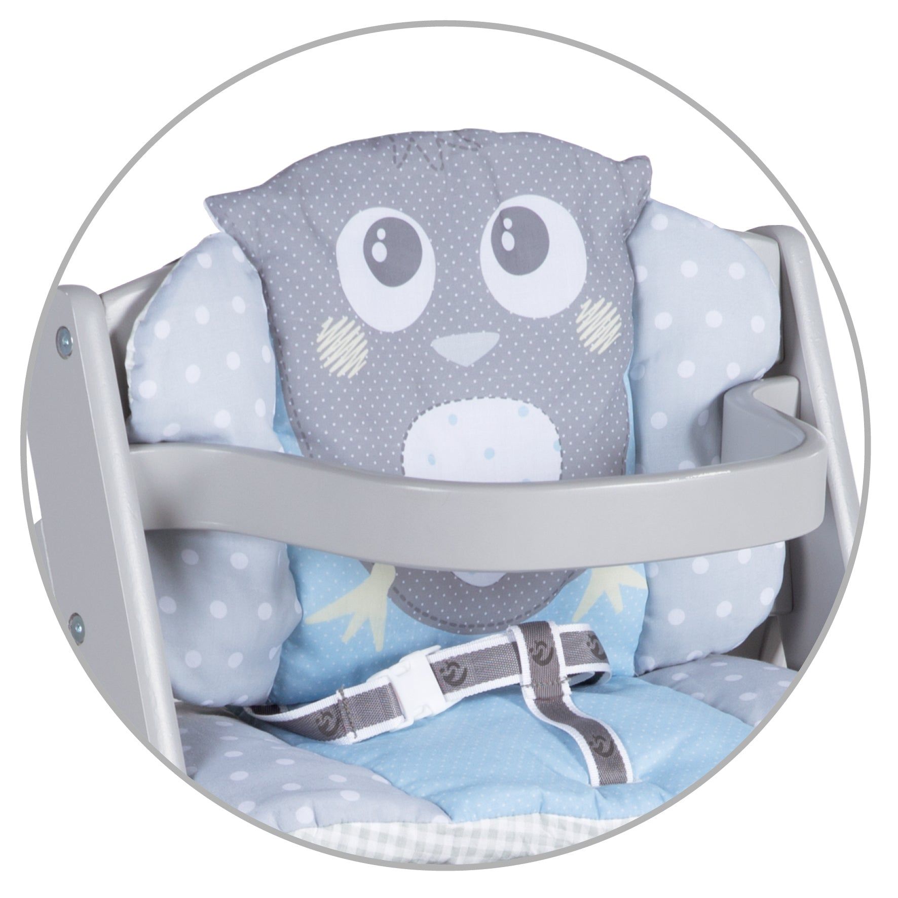 Sitzverkleinerer mit Eulenmotiv in einem Hochstuhl. Grau, blau und weiß. Mit Sicherheitsgurt.