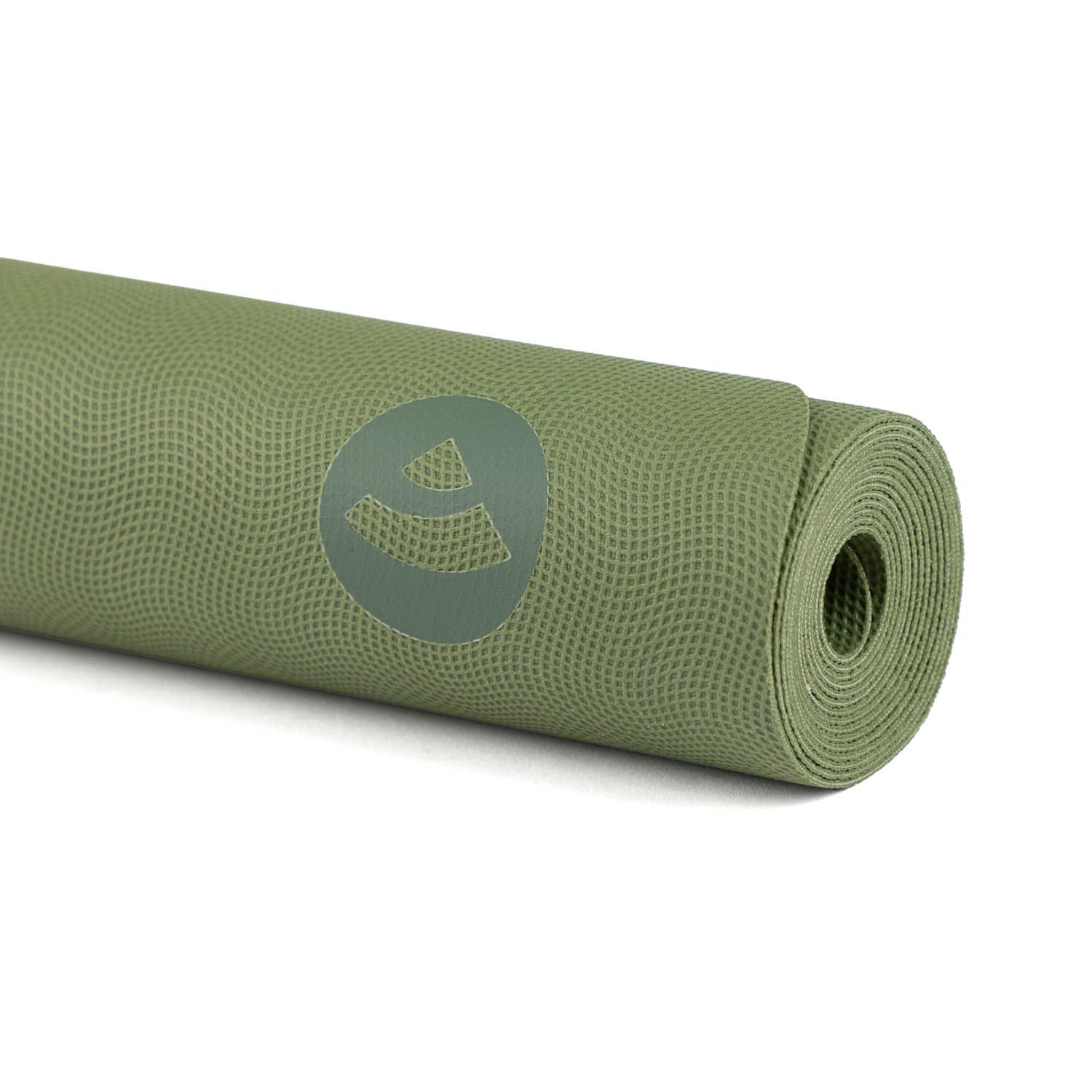Gerollte grüne Yogamatte. Logo auf der gerollten Seite sichtbar.