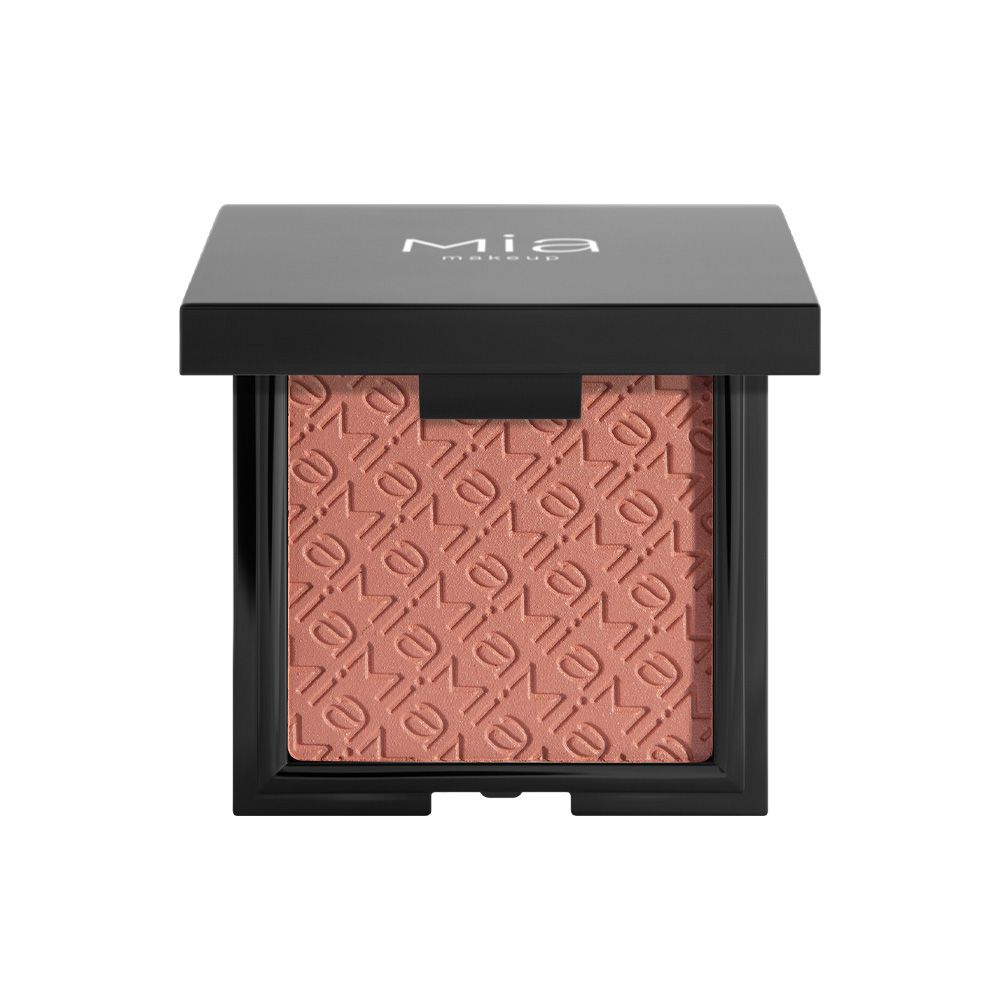 Fard in polvere compatto quadrato con coperchio nero. La parola "Mia" è impressa sulla polvere. Il coperchio reca la scritta "mia makeup".