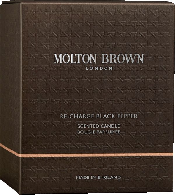 Braune Schachtel mit Prägemuster. Aufschrift: Molton Brown London, Re-Charge Black Pepper, Scented Candle, Bougie Parfumée, Made in England.