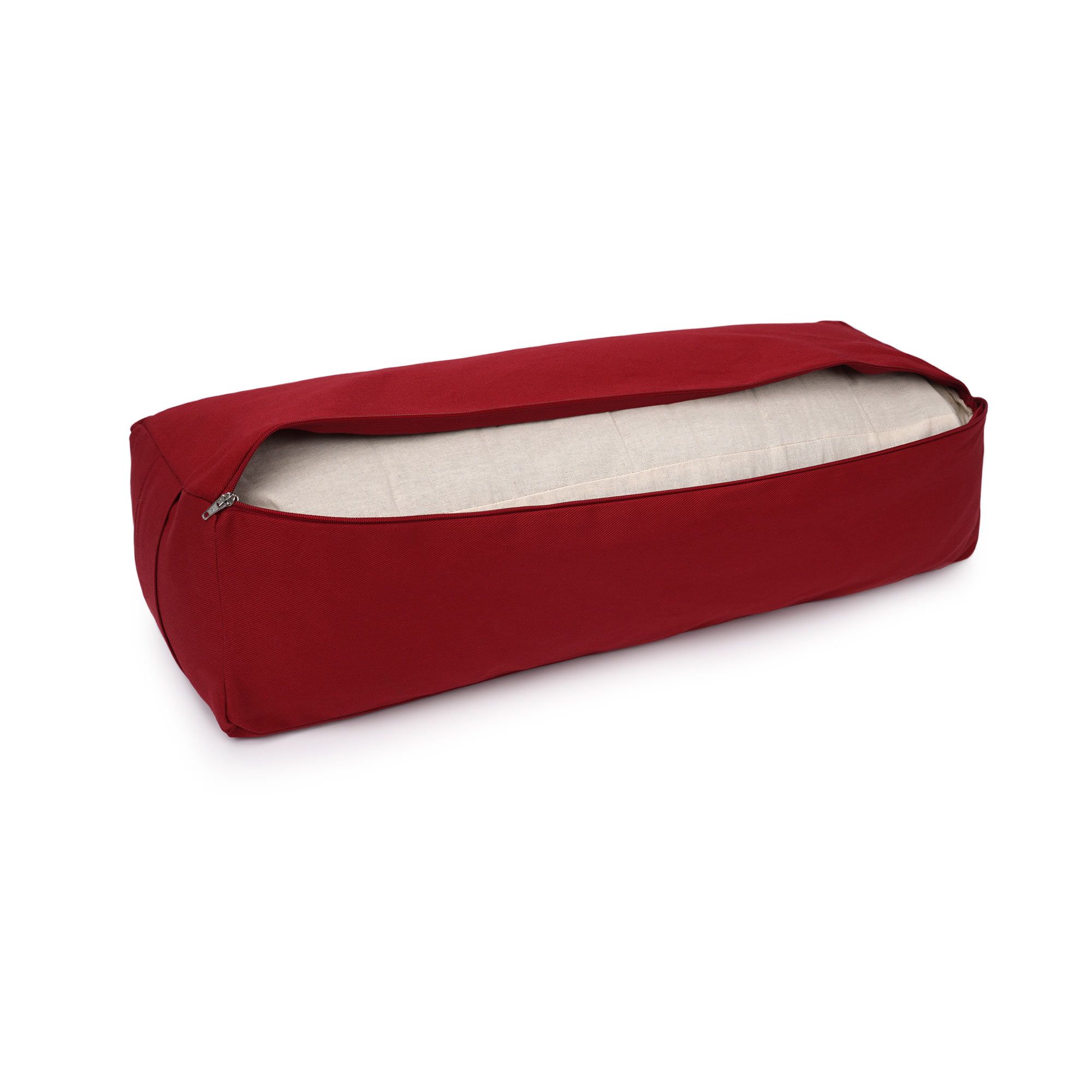 Bordeauxrotes Yoga-Bolster mit teilweise geöffnetem Reißverschluss, Einlage sichtbar.