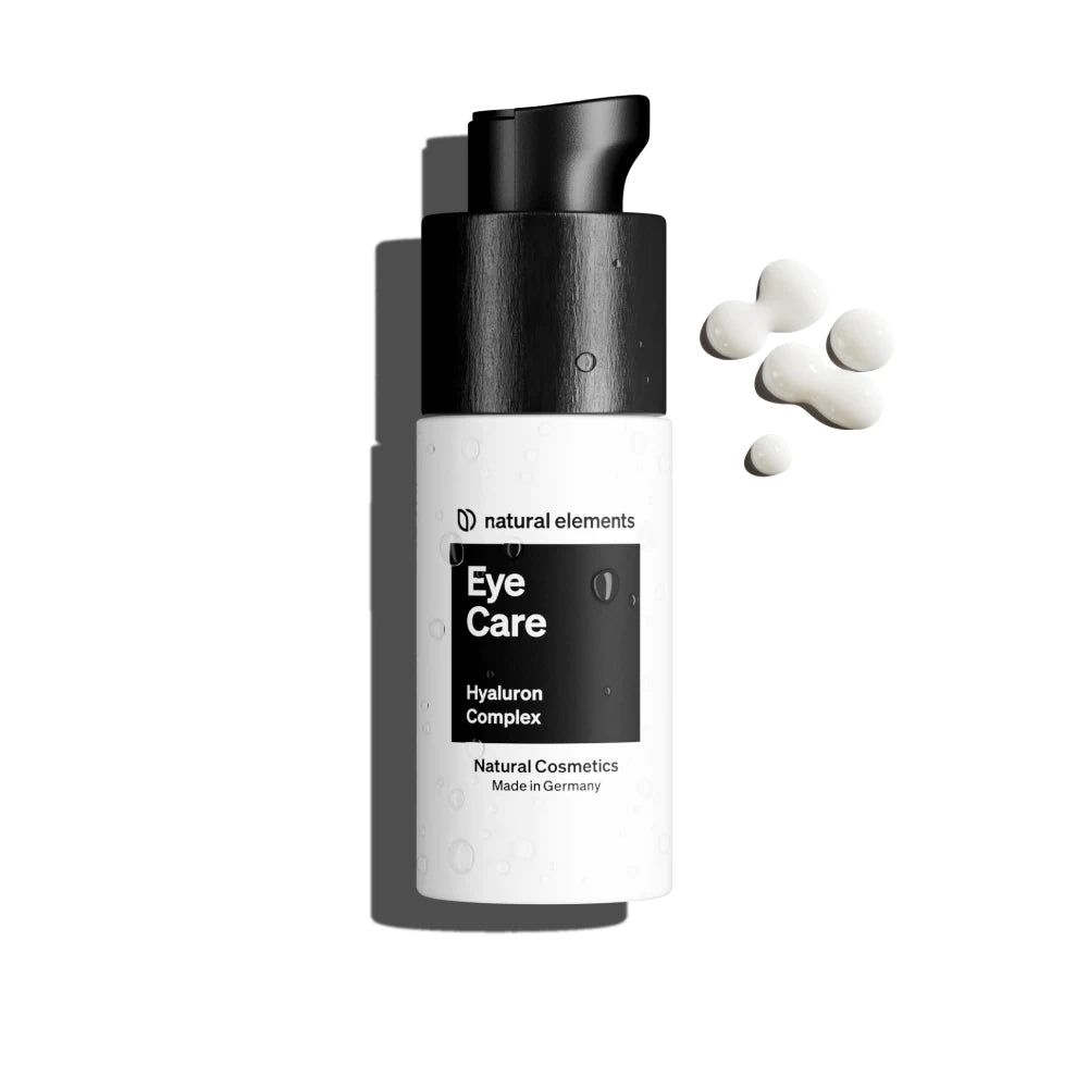 Weiße Flasche mit schwarzem Pumpkopf. Aufschrift: Eye Care Hyaluron Complex. Daneben einige Tropfen Creme.