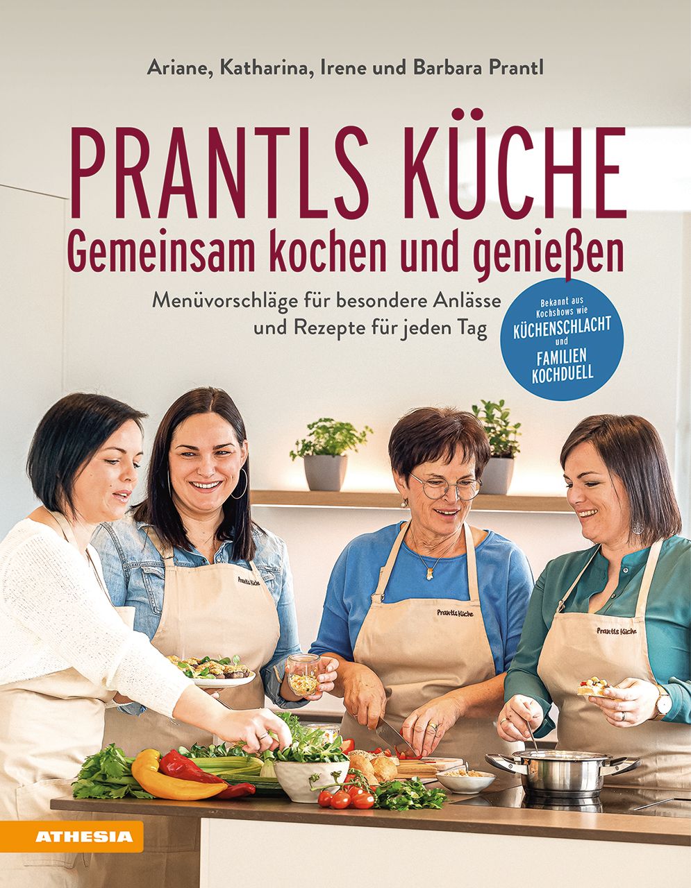 Buchcover: PRANTLS KÜCHE. Gemeinsam kochen und genießen. Vier Frauen kochen zusammen. Titel, Autoren und Logo ATHESIA sichtbar.