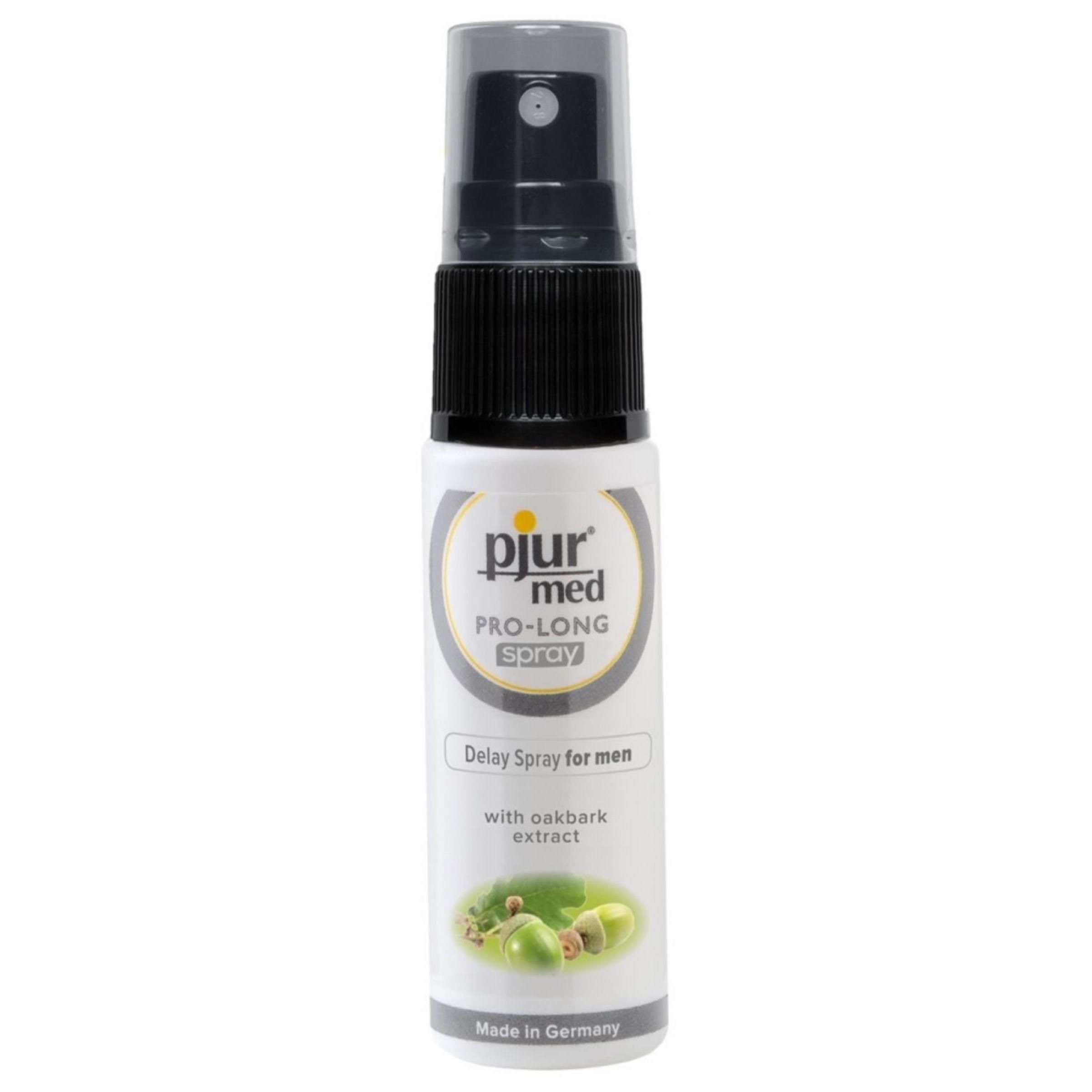 Pjur med Pro-Long Spray. Weiße Flasche mit schwarzem Sprühkopf. Enthält Eichenrindenextrakt. Made in Germany. Produktabbildung.