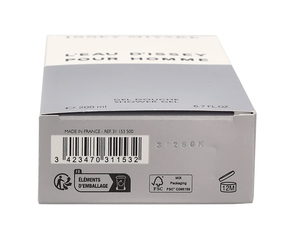 Unterseite der Issey Miyake Duschgel-Verpackung. Barcode, Recycling-Symbole, FSC-Logo, 12M-Symbol. Hergestellt in Frankreich.